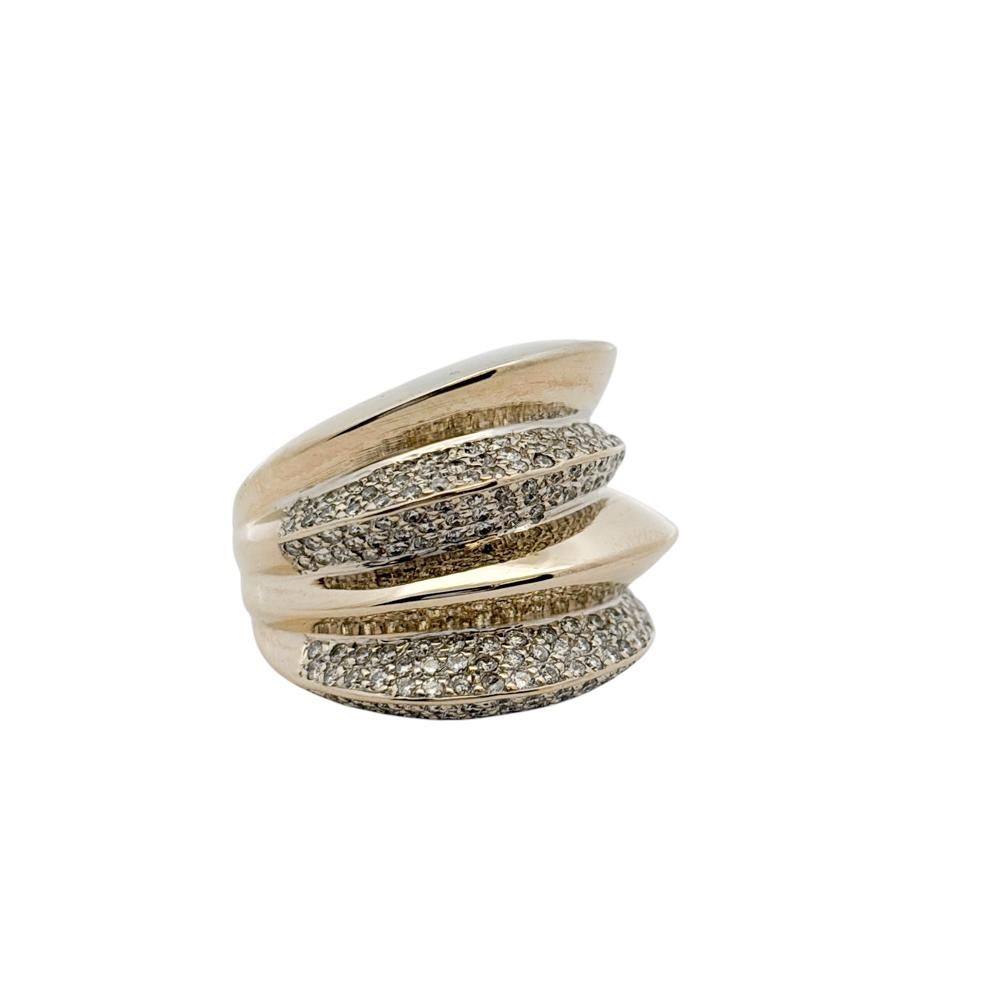 Moderno 18k White Gold Natural Round Diamond Pave Wide Free Form Ring in vendita