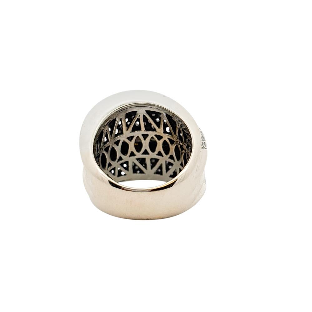 18k White Gold Natural Round Diamond Pave Wide Free Form Ring In condizioni ottime in vendita a Boca Raton, FL