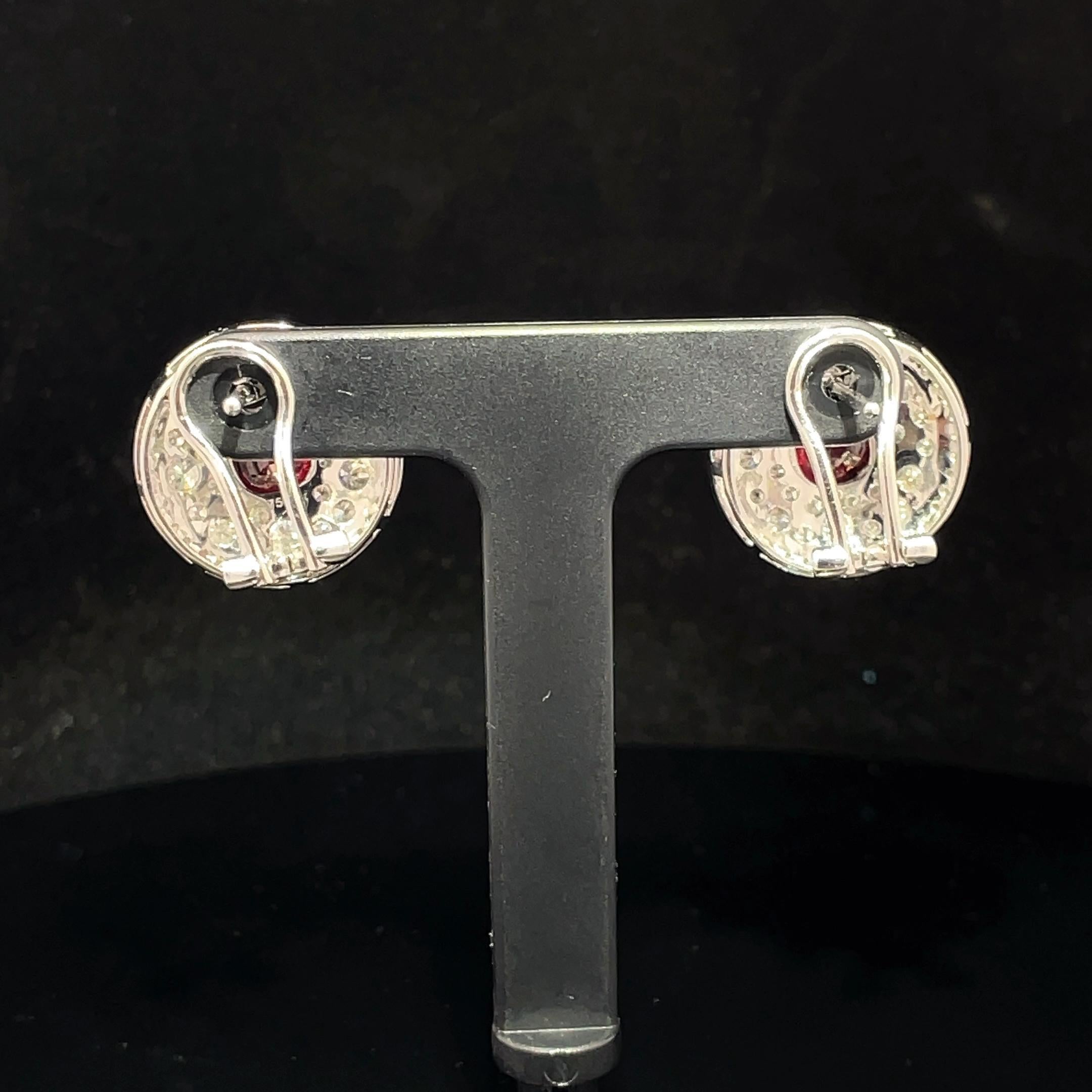 Boucles d'oreilles halo en or blanc 18k avec rubis naturel et diamants en vente 6