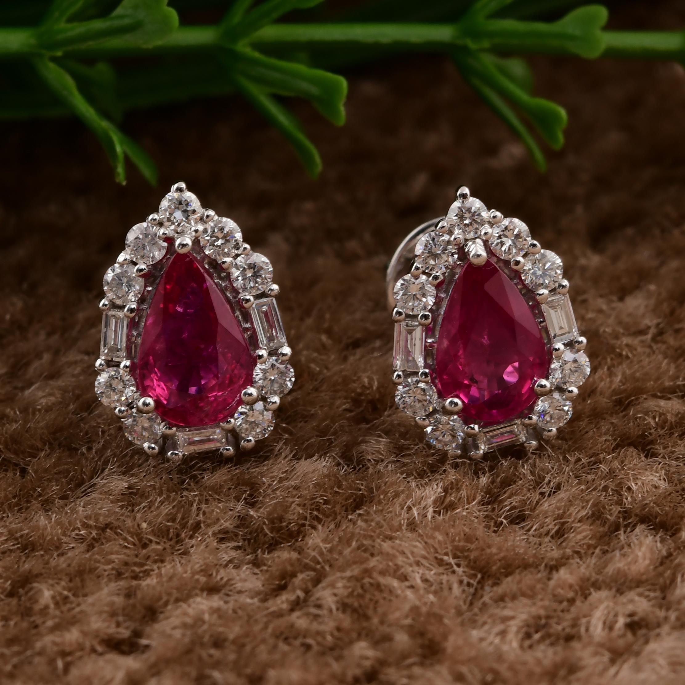 Orecchini a pera con diamante e rubino naturale in oro bianco 18 carati Regalo per lei In condizioni Nuovo in vendita a Diera, Dubai
