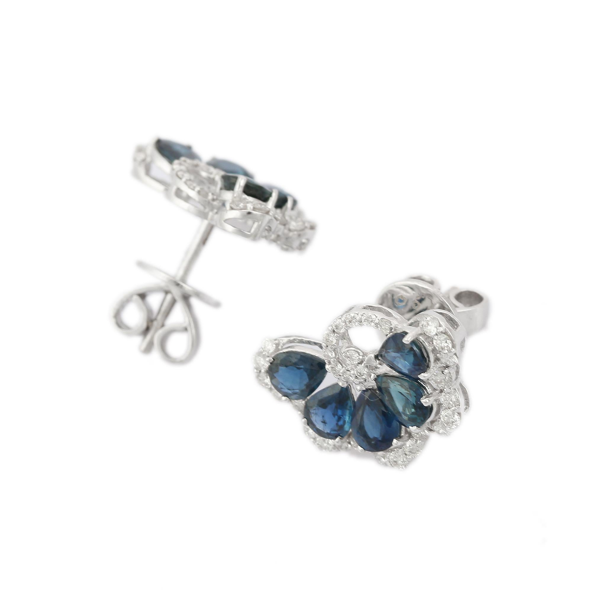 18K White Gold Natural Sapphire and Diamond Stud Earrings In New Condition For Sale In Houston, TX