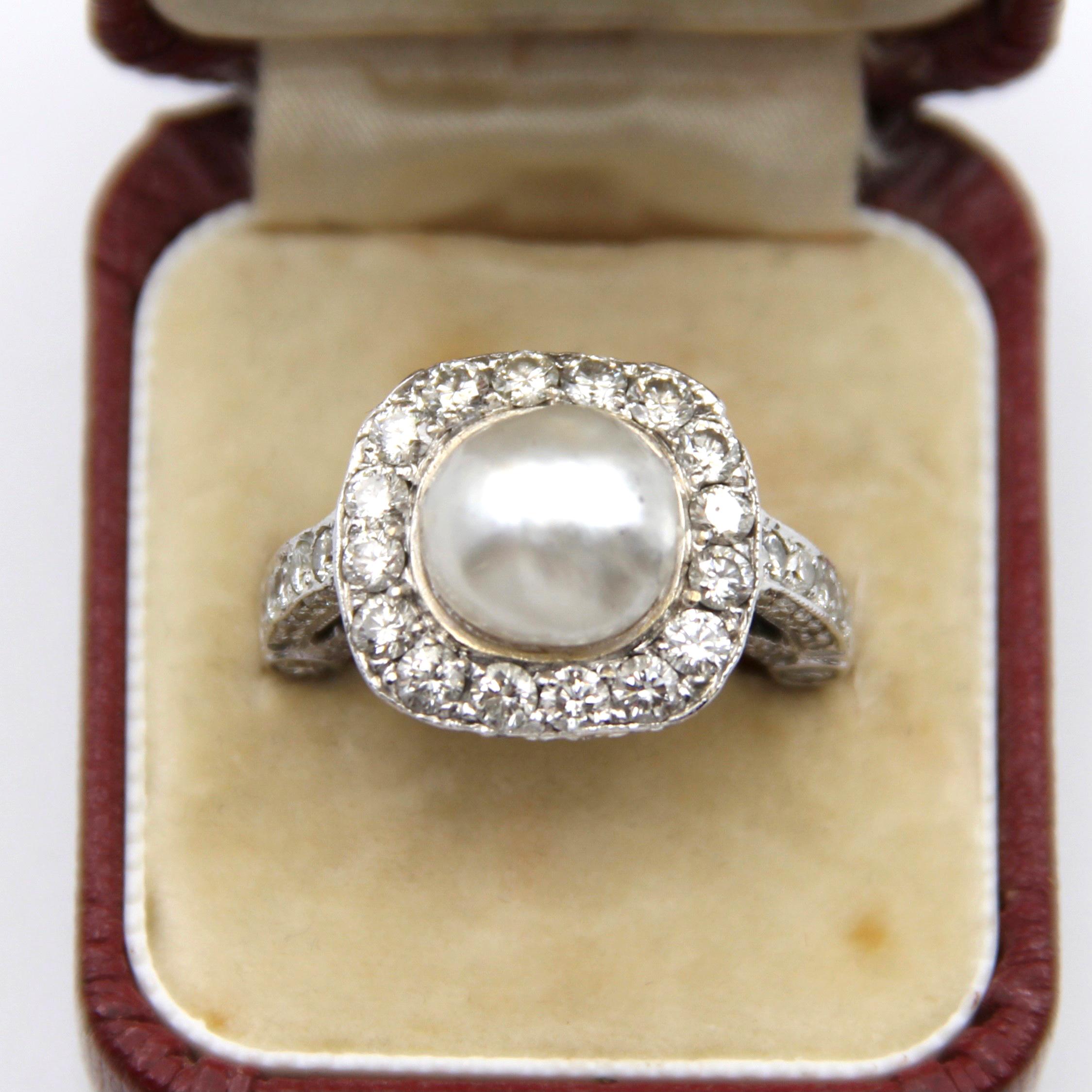 18k White Gold Natural Sea Pearl Diamond Ring In Excellent Condition For Sale In Istanbul, TR