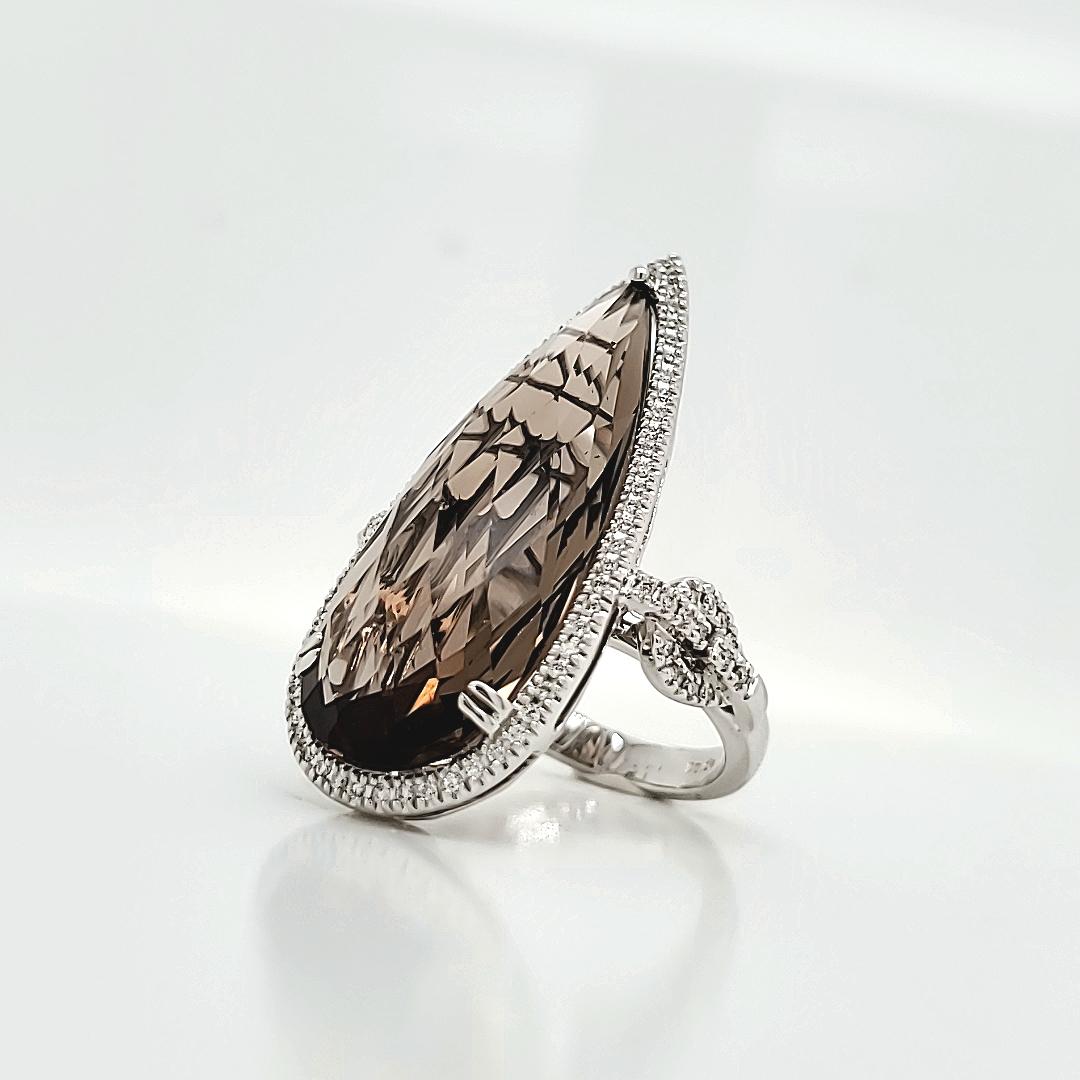 Contemporain Bague de fiançailles en or blanc 18k avec quartz fumé naturel et diamant en forme de marquise en vente