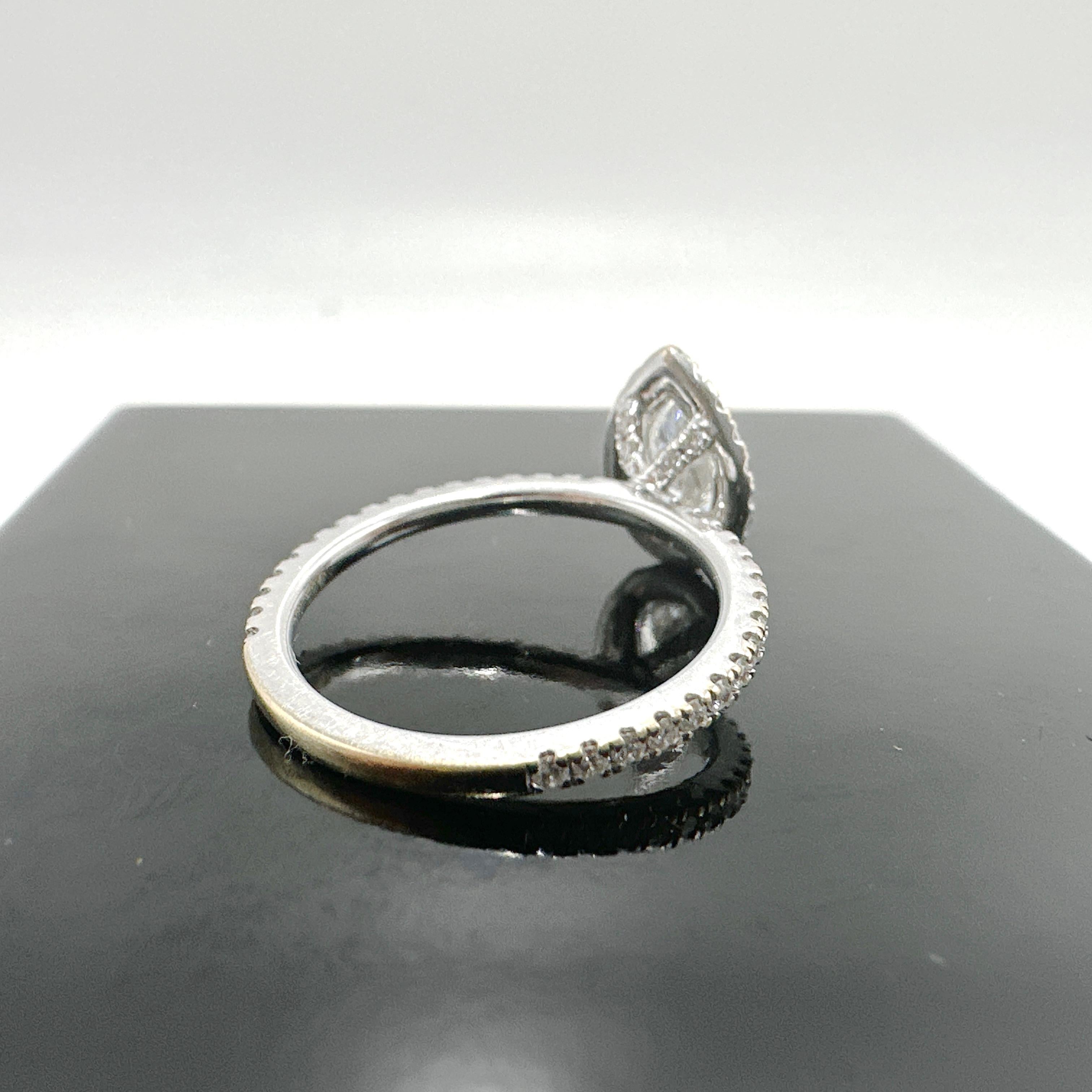 18 Karat Weißgold Natürlicher VS-1 G-H 0,67 Karat birnenförmiger Diamant Halo Verlobungsring 1,13TCW im Zustand „Gut“ in Victoria, BC