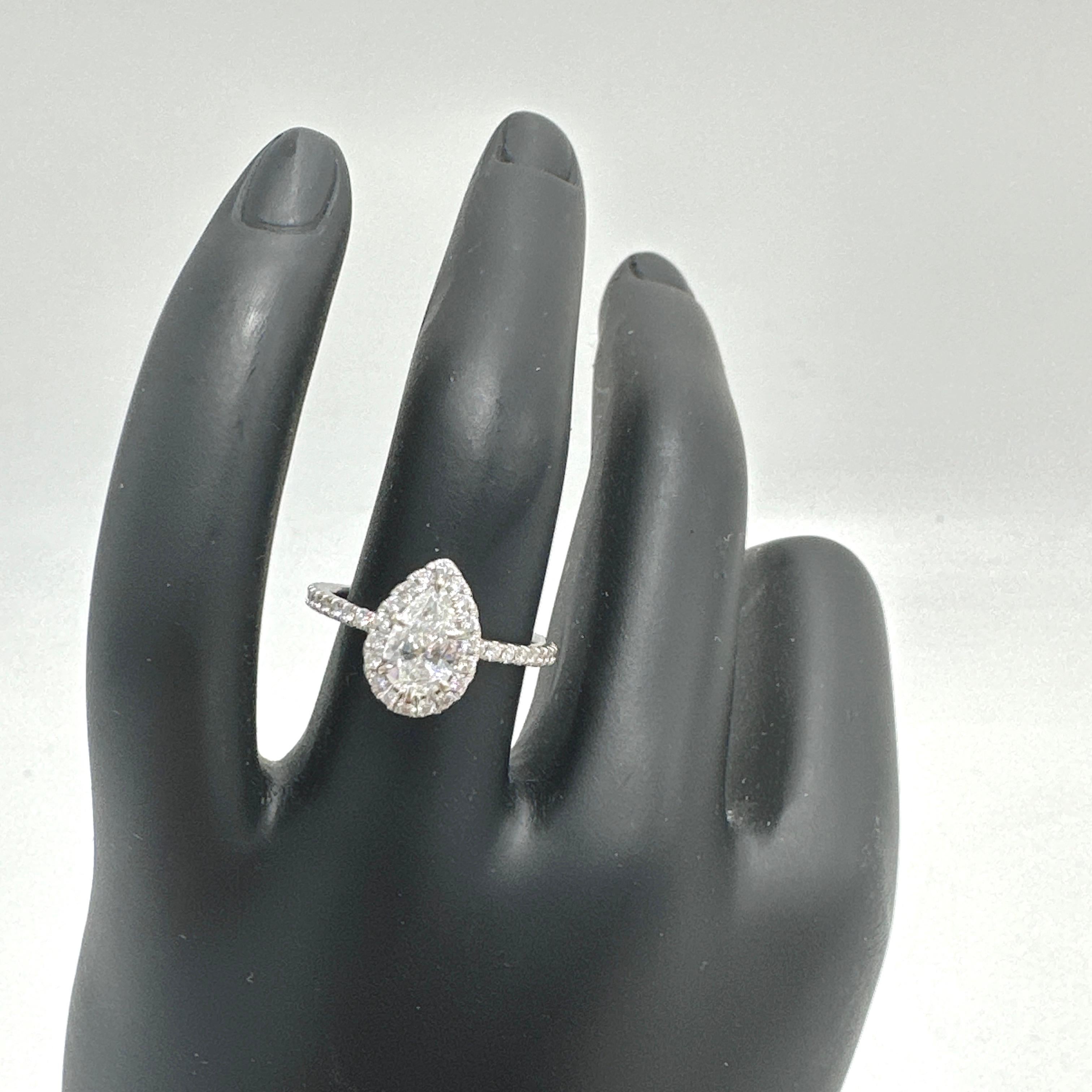 18 Karat Weißgold Natürlicher VS-1 G-H 0,67 Karat birnenförmiger Diamant Halo Verlobungsring 1,13TCW 1