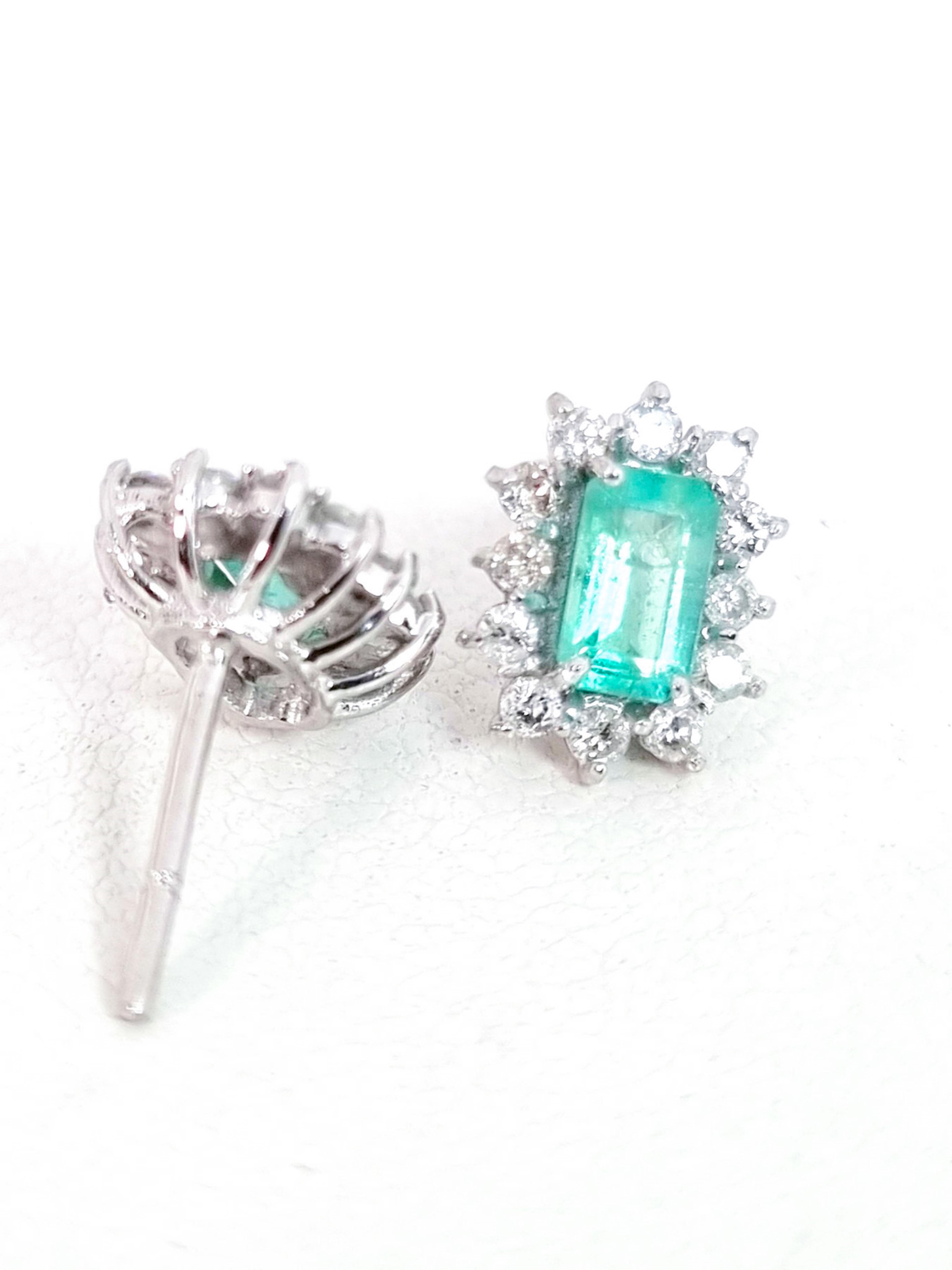 2 elegant beautifull bluish green Zambia Emerald halo earrings. Adorned with blueish green Zambian emerald gemstones and diamond pavé, set in 18-karat white gold.

• 2 Bright bluish green Emerald (octagon cut)
• Pave diamonds, Brilliant cut  (24 pcs