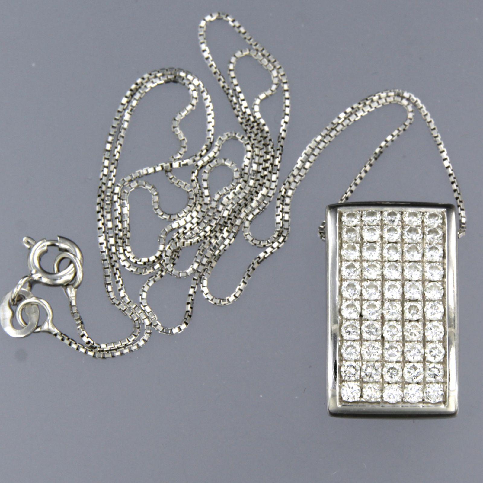 Collier et pendentif en or blanc 18k avec des diamants taille brillant jusqu'à. 1.00ct Excellent état - En vente à The Hague, ZH