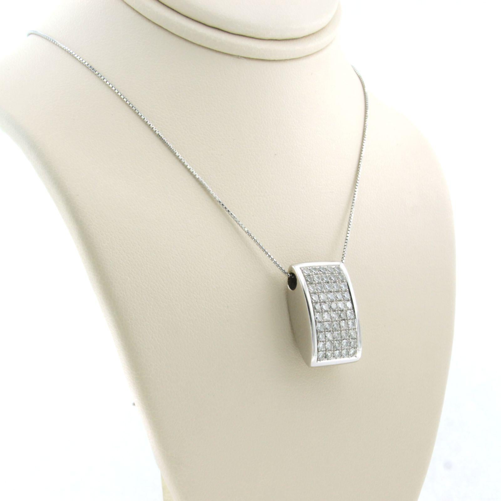 Collier et pendentif en or blanc 18k avec des diamants taille brillant jusqu'à. 1.00ct en vente 1