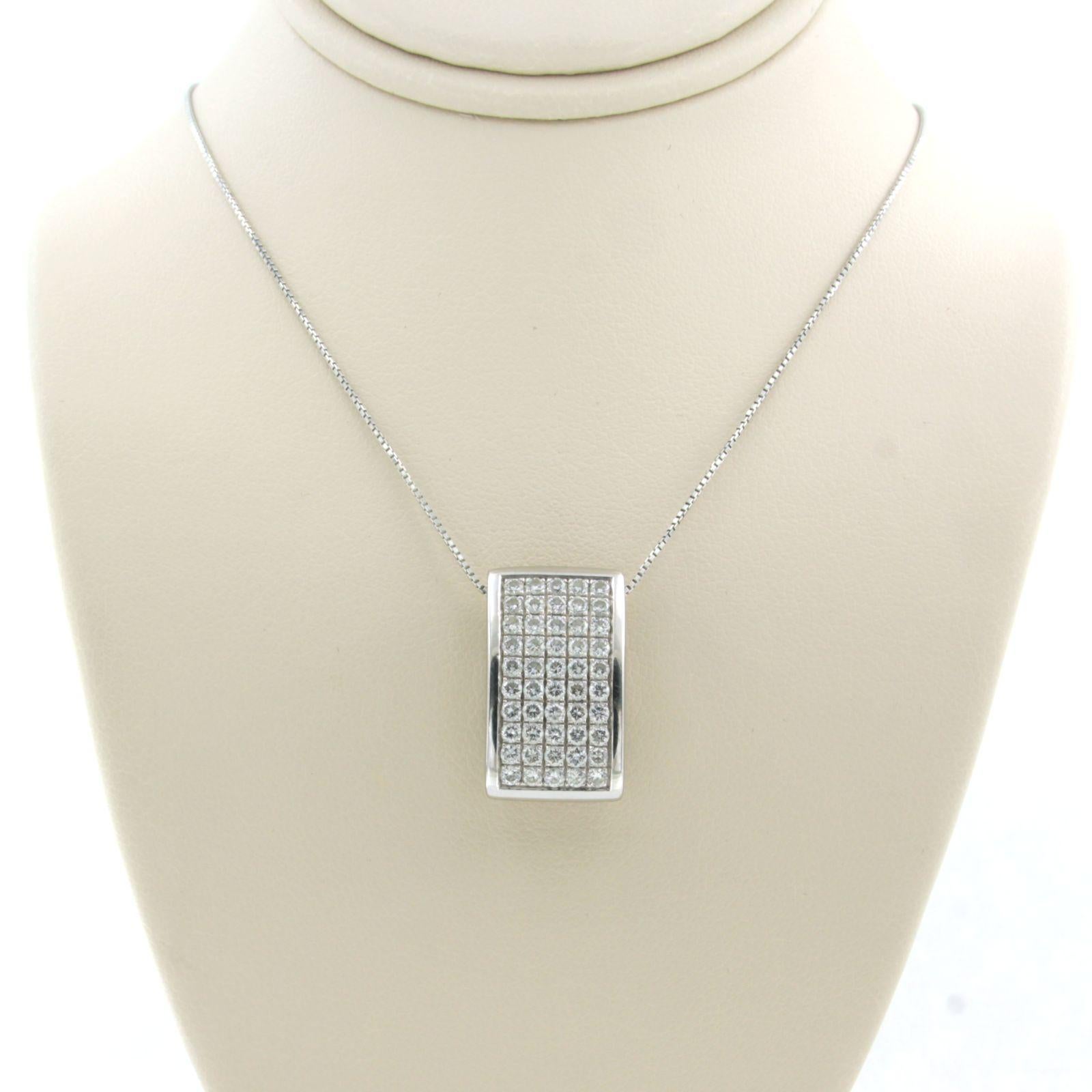 Collier et pendentif en or blanc 18k avec des diamants taille brillant jusqu'à. 1.00ct en vente 2