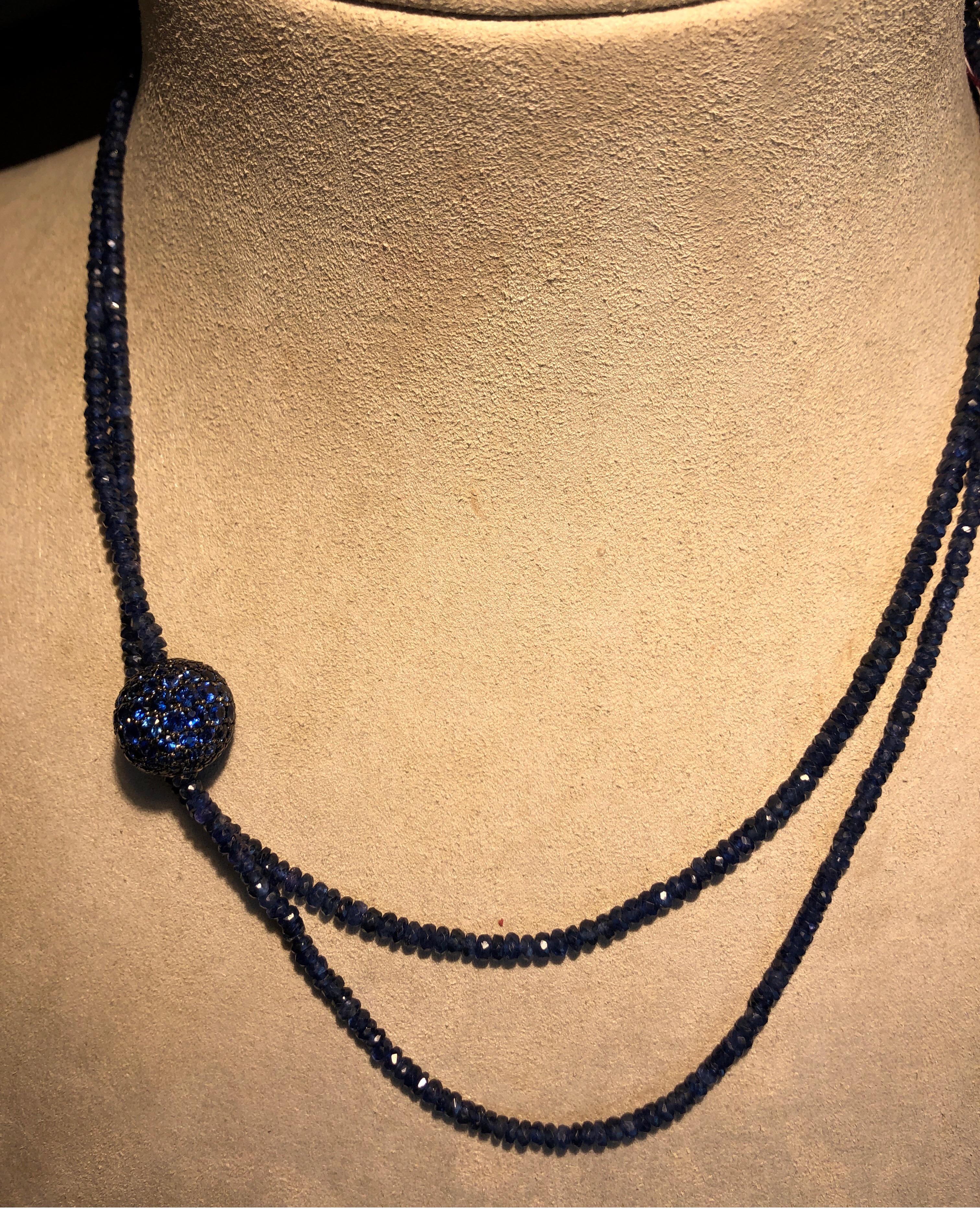 Collier en or blanc 18 carats avec perles de saphir bleu et boule de saphir bleu Neuf - En vente à Chicago, IL