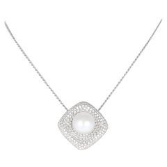 18K White Gold Necklace with Diamond Pavé Cushion Pendant and Central Pearl