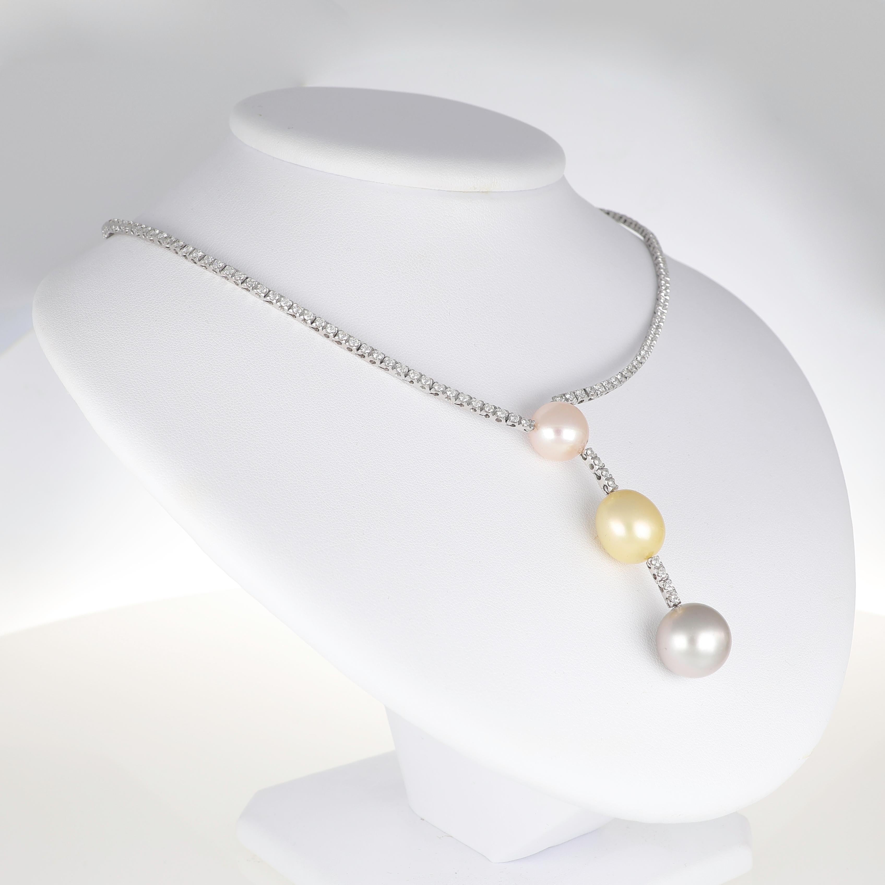 Brilliant Cut 18K White Gold Necklace with Diamonds and Natural Pearls For Sale