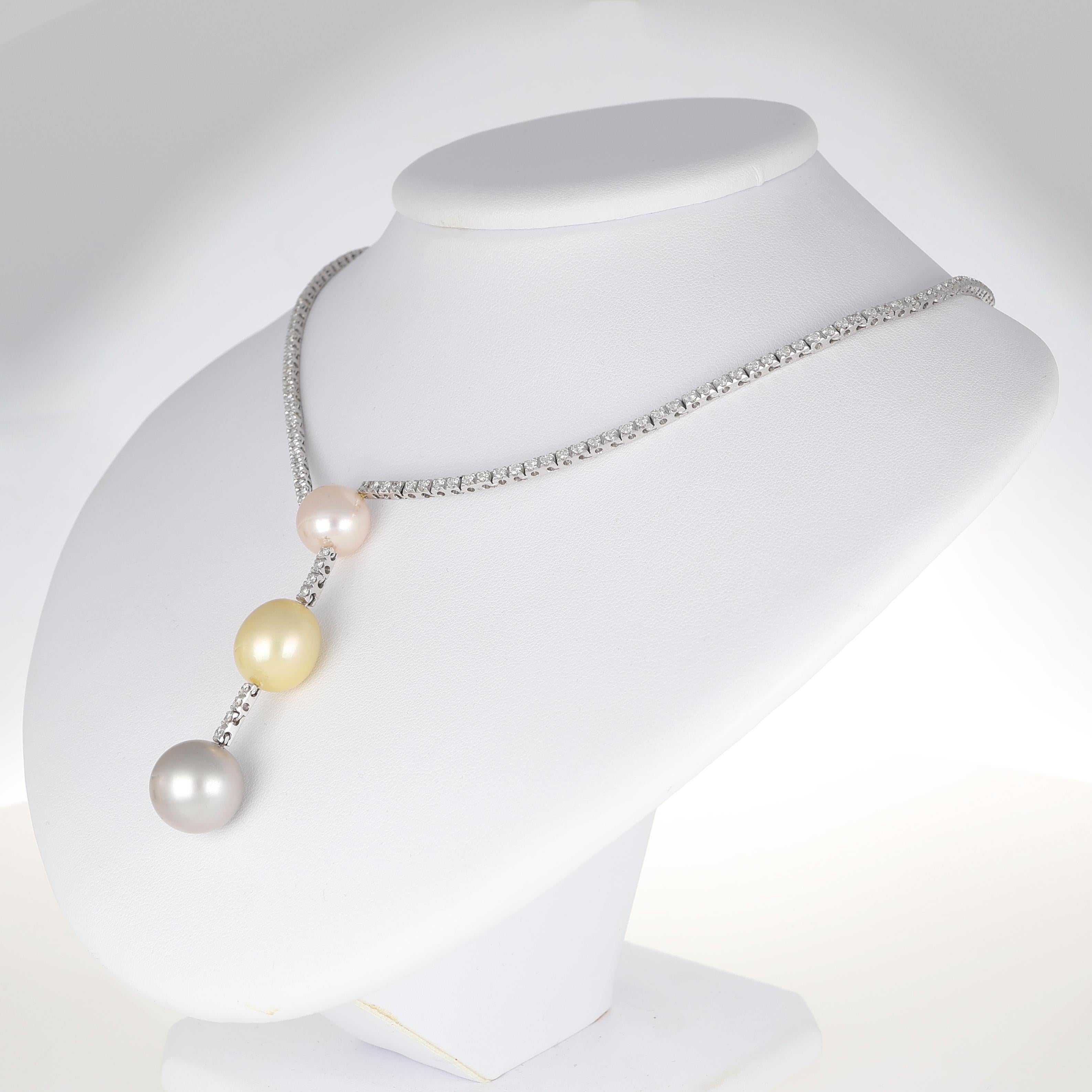 18K White Gold Necklace with Diamonds and Natural Pearls In New Condition For Sale In Bergamo, BG