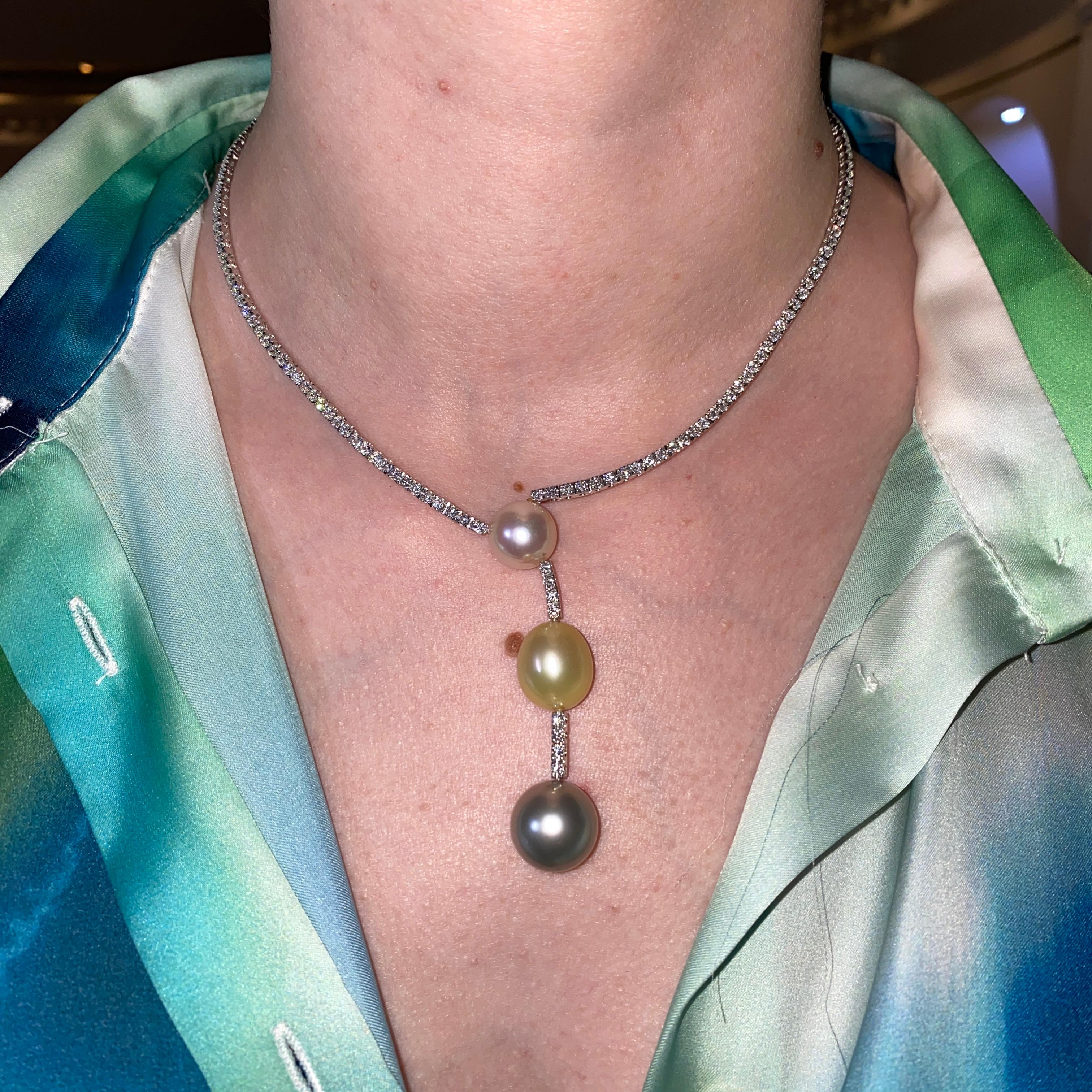 18K White Gold Necklace with Diamonds and Natural Pearls For Sale 1