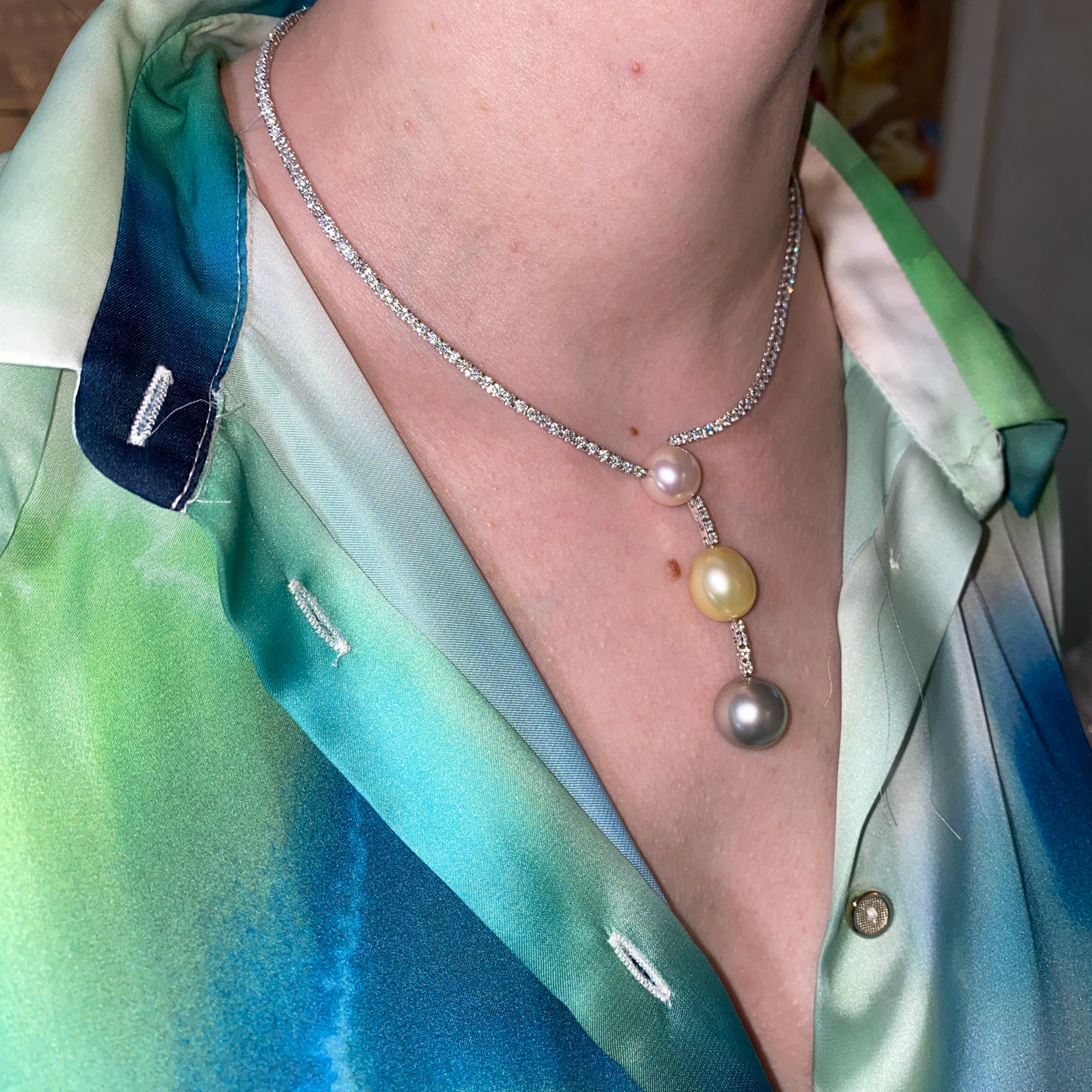 18K White Gold Necklace with Diamonds and Natural Pearls For Sale 2