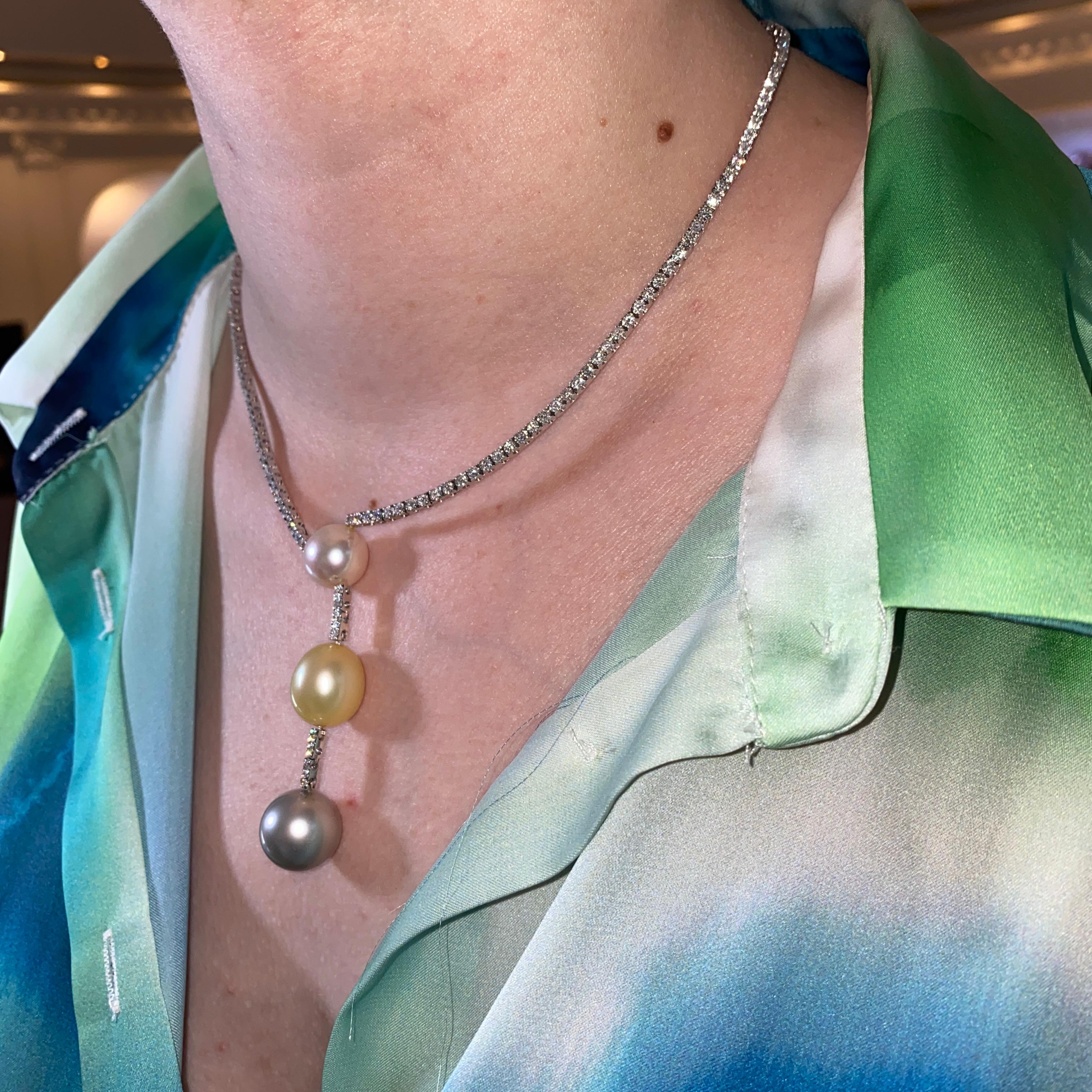 18K White Gold Necklace with Diamonds and Natural Pearls For Sale 3