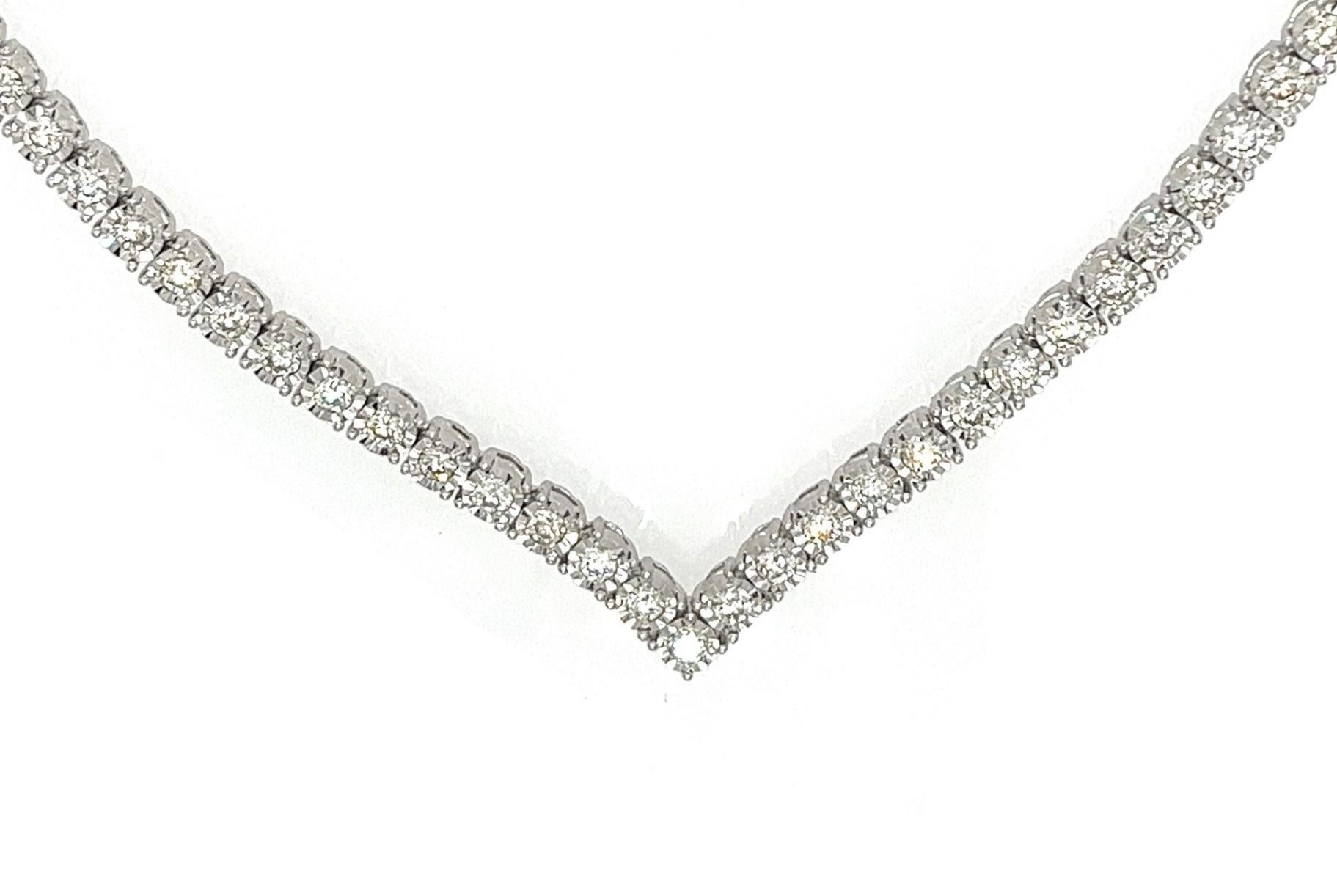 Modern 18K White Gold Necklace with Diamonds For Sale
