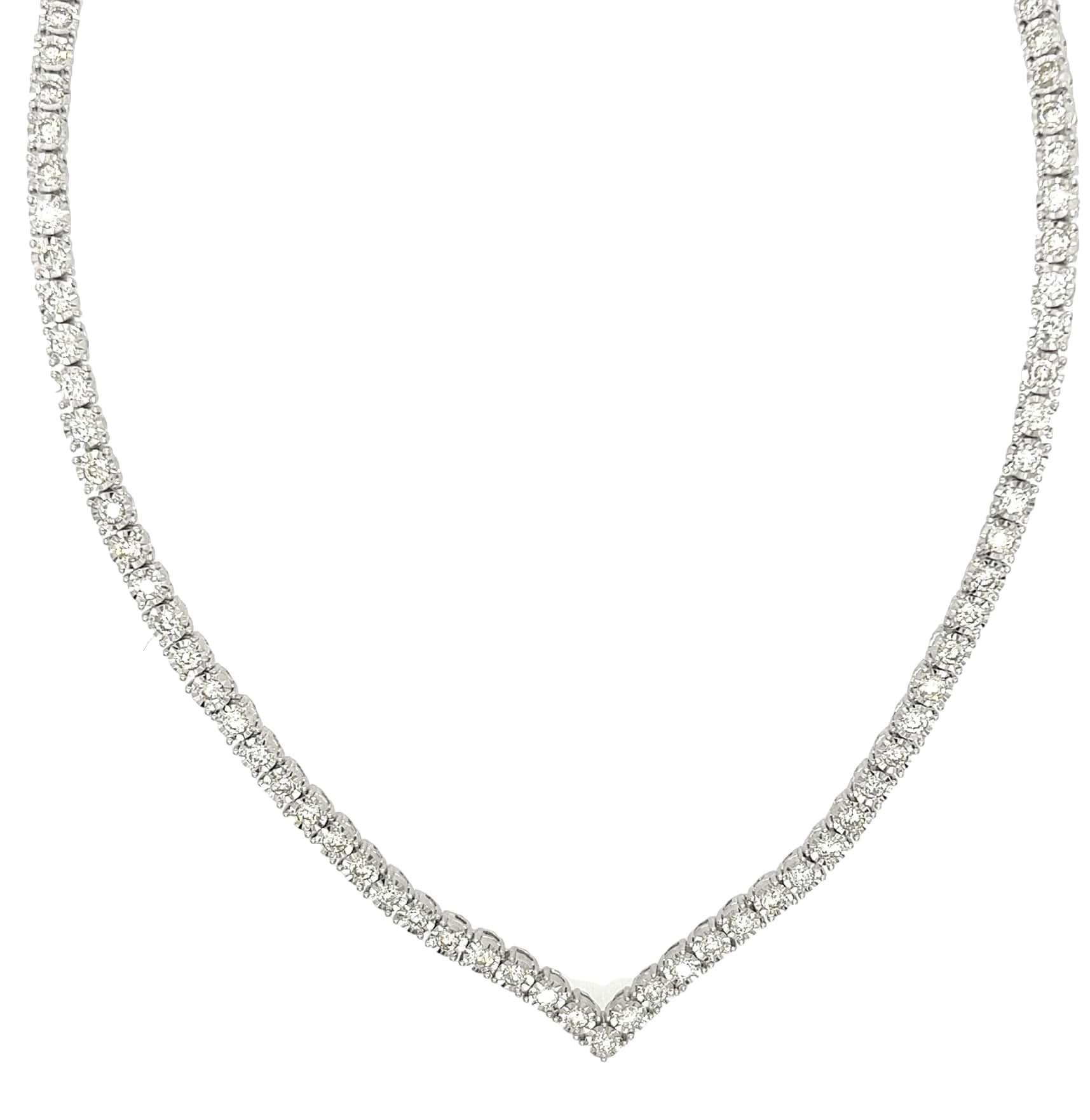 Round Cut 18K White Gold Necklace with Diamonds For Sale