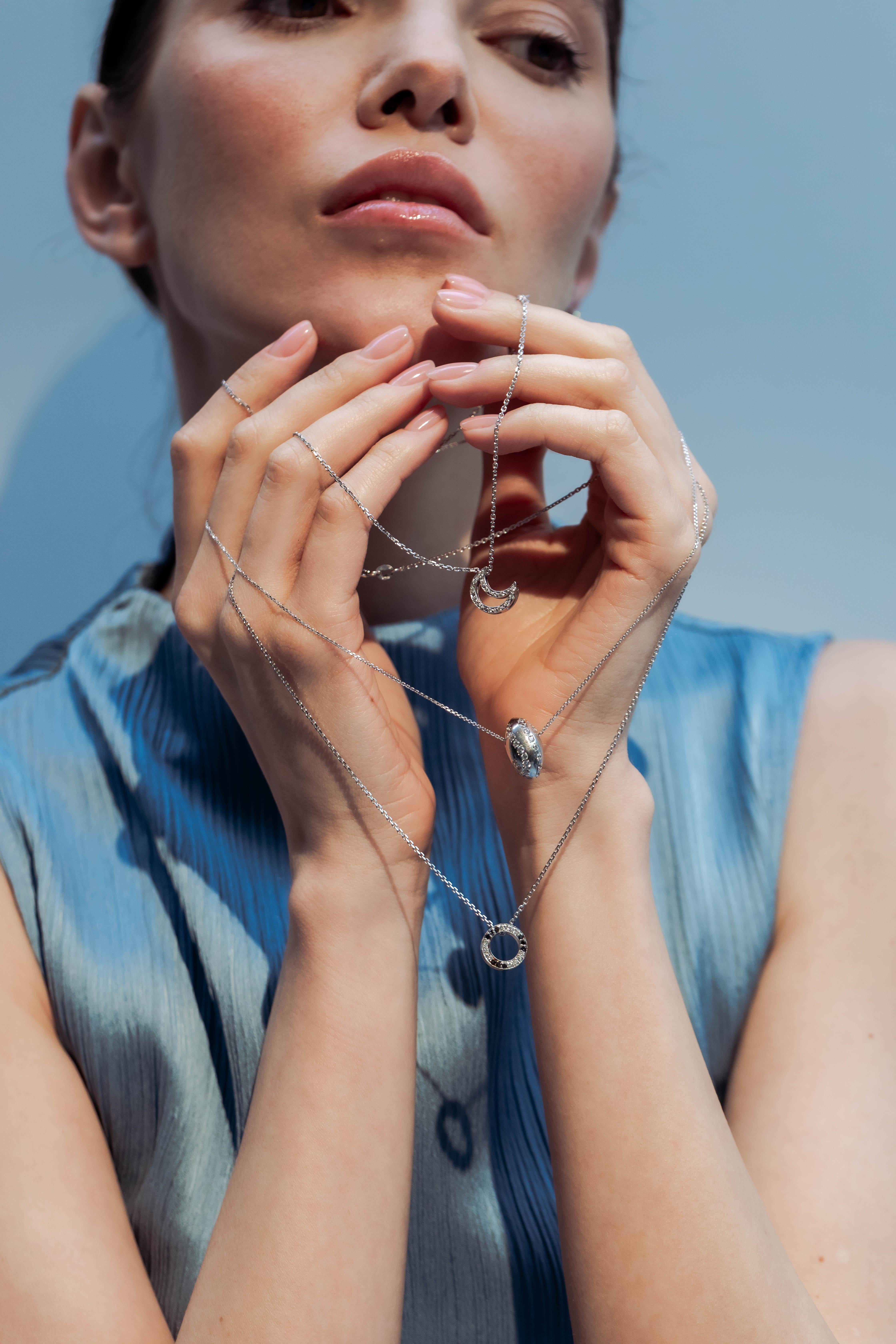 Collana in oro bianco 18k con diamanti in vendita 3