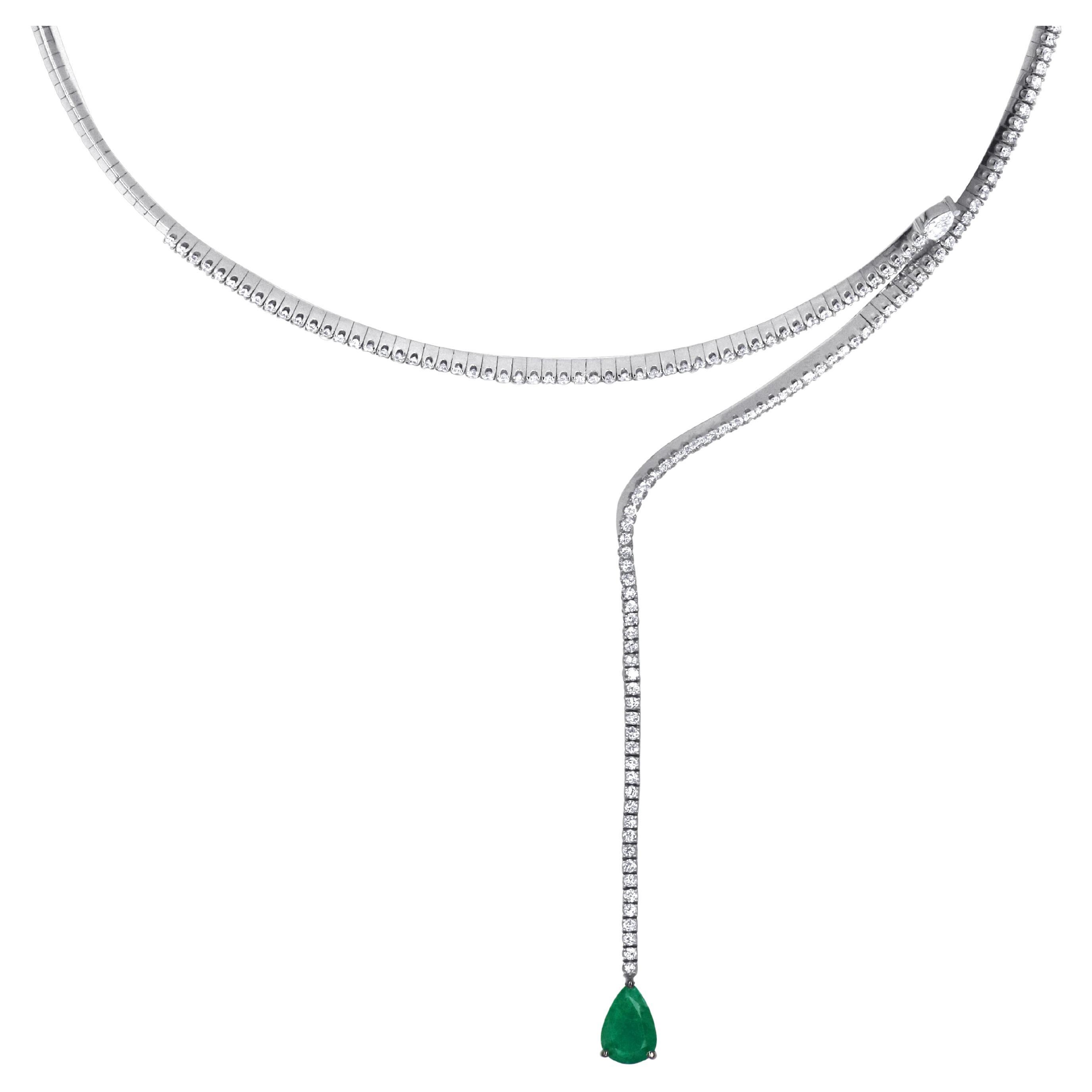 18k White Gold Necklace with Emerald and Diamonds For Sale