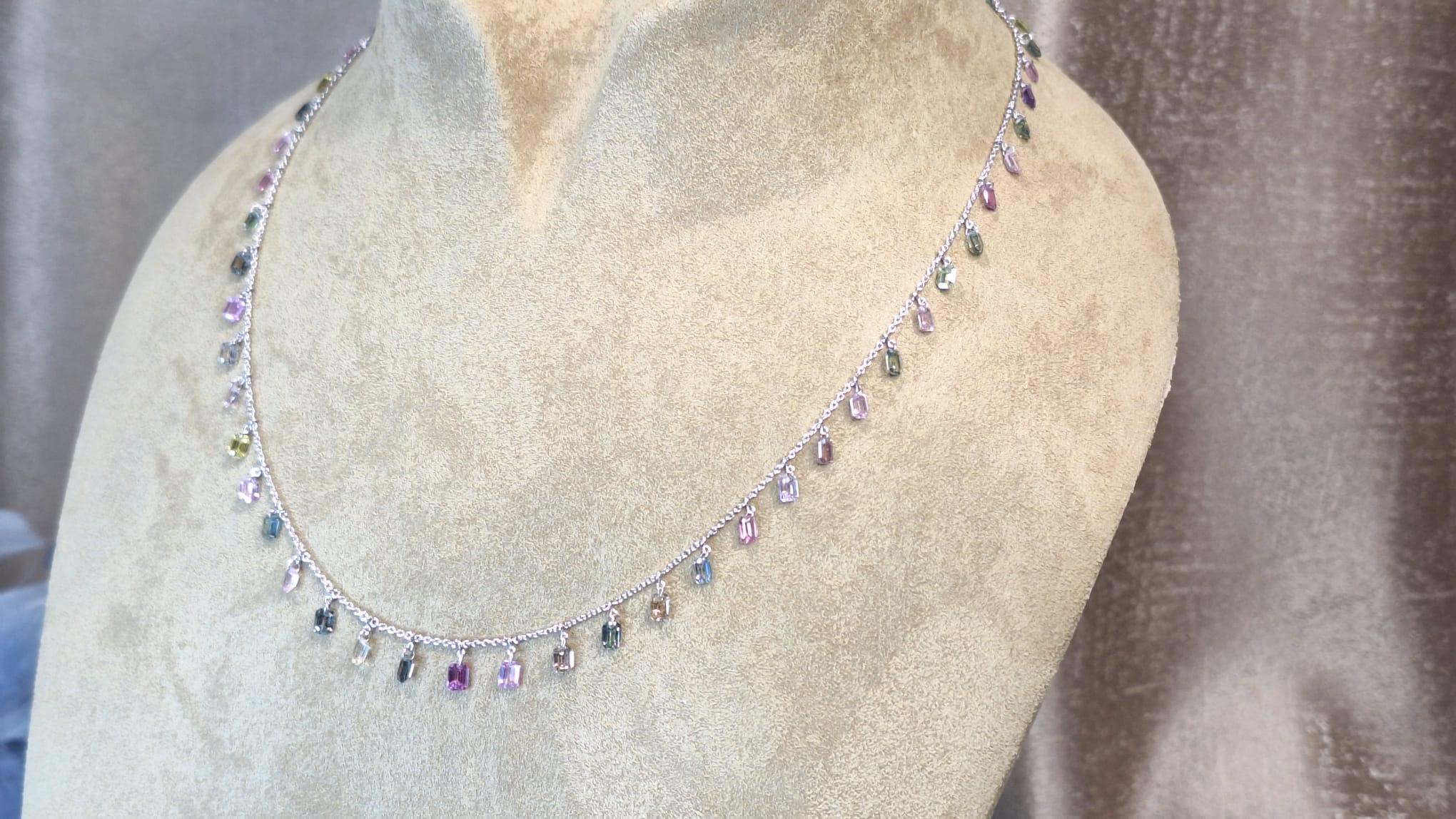 18K White Gold Necklace with Multi-Color Sapphire In New Condition For Sale In Central, HK