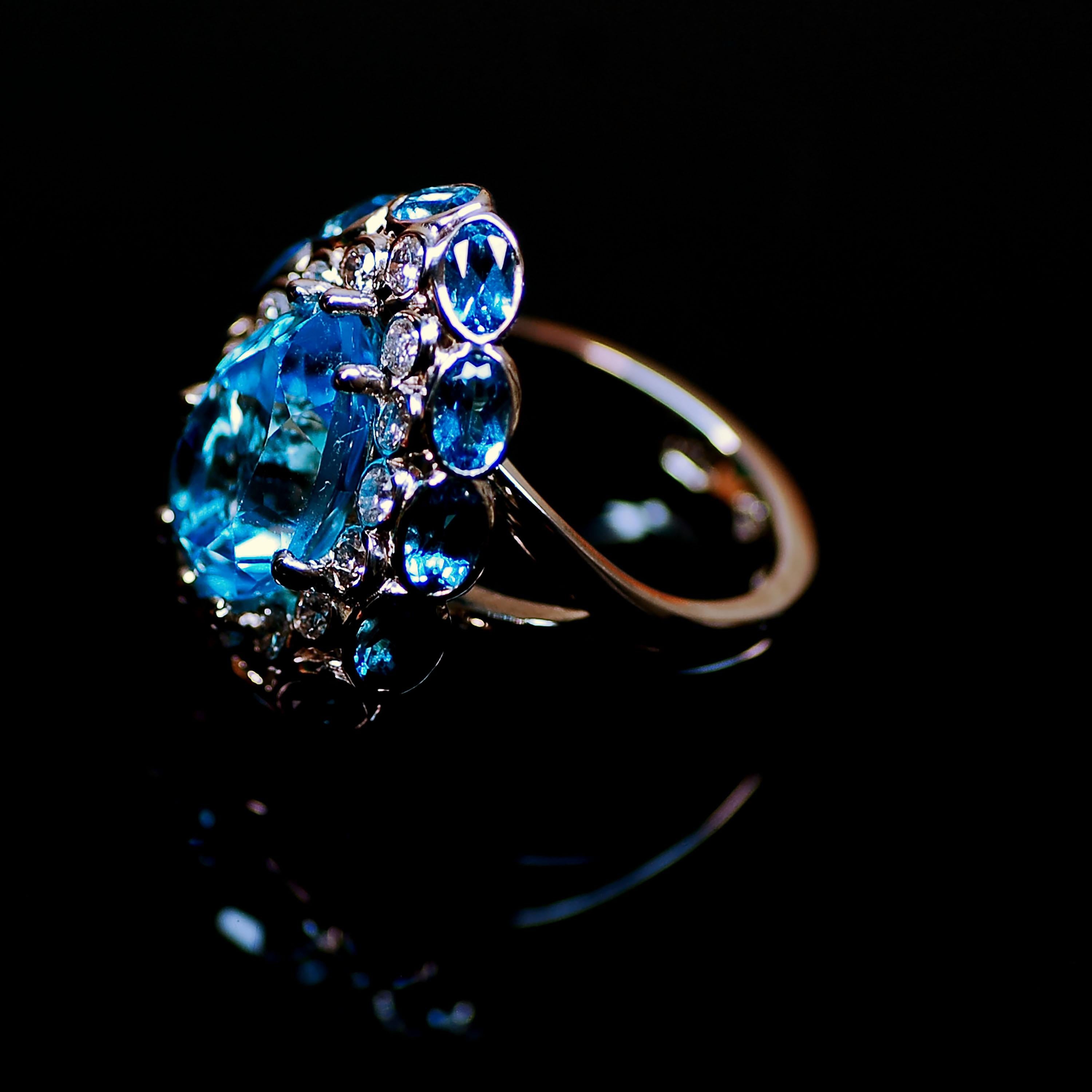 Antique Cushion Cut 18 Karat White Gold Neon Blue Aquamarines and Diamonds Cocktail Ring For Sale