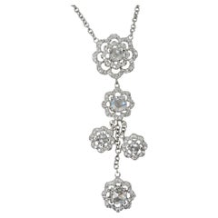Collana con ciondolo a goccia in oro bianco 18K con nuovi diamanti taglio rosa e motivo floreale