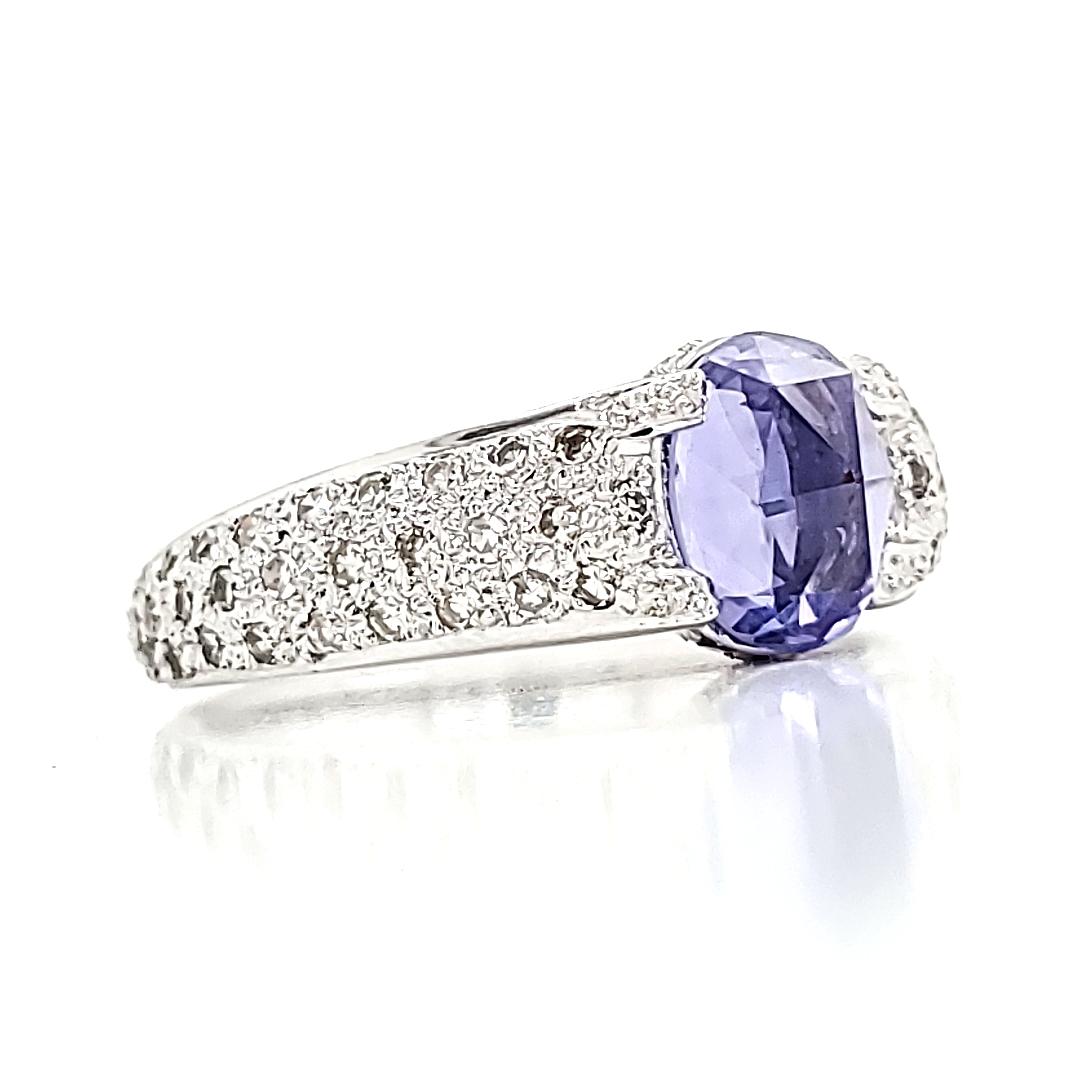 Bague en or blanc 18 carats sans chaleur, saphir bleu taille rose de forme ovale de 1,78 carat Pour femmes en vente