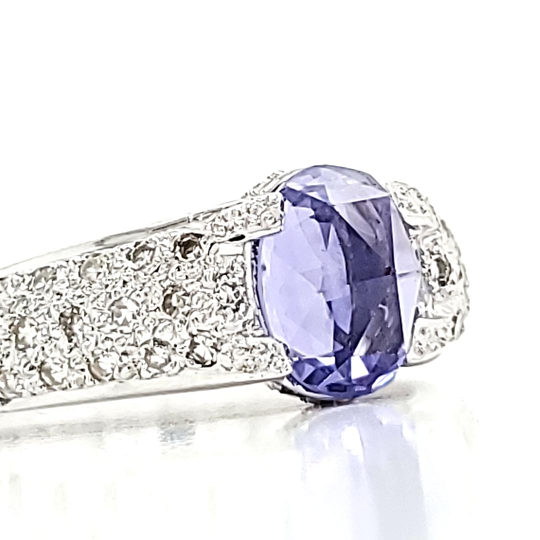 Bague en or blanc 18 carats sans chaleur, saphir bleu taille rose de forme ovale de 1,78 carat en vente 1