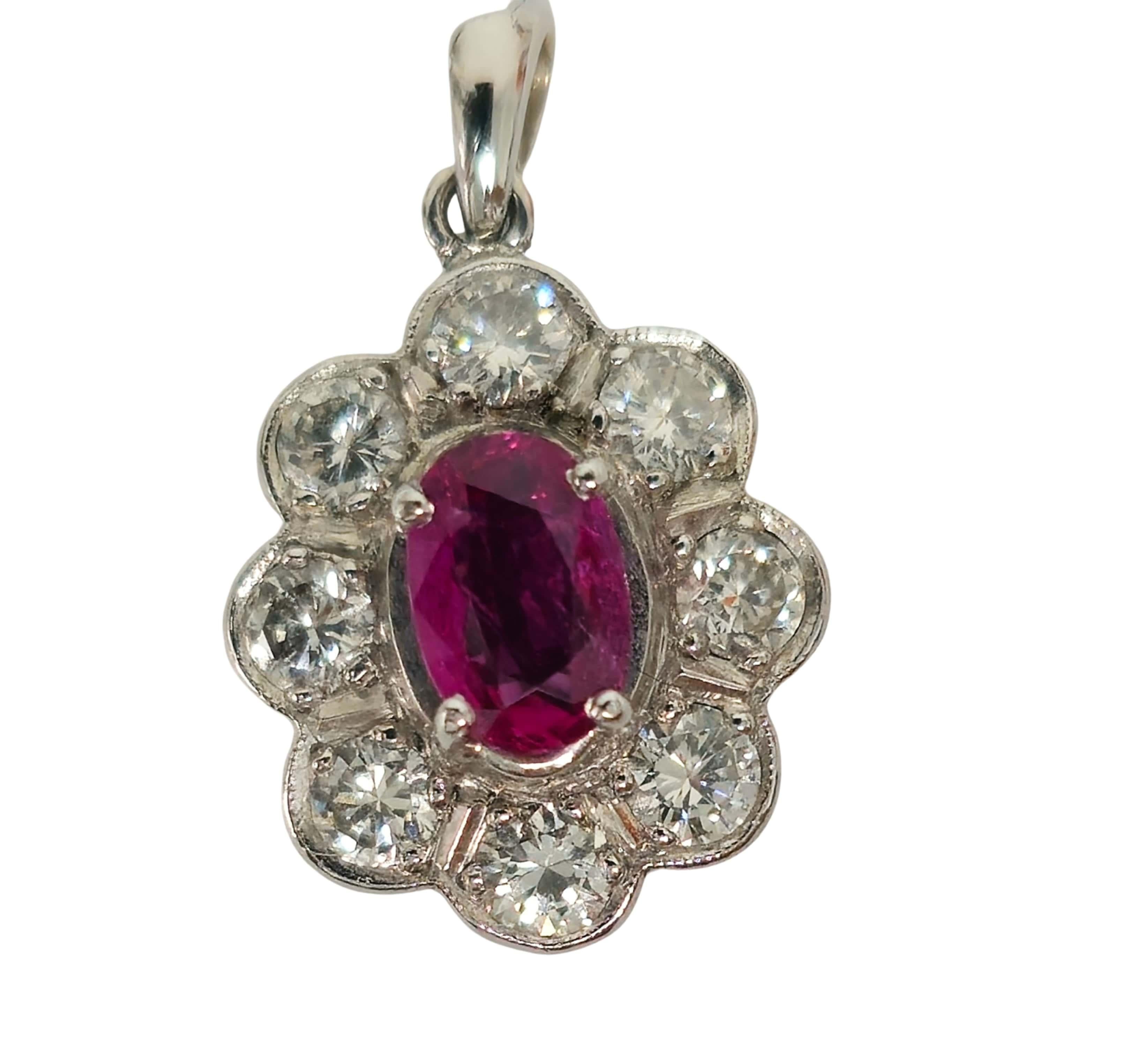 Taille brillant Pendentif en or blanc 18 carats, rubis non chauffé et diamant blanc en vente