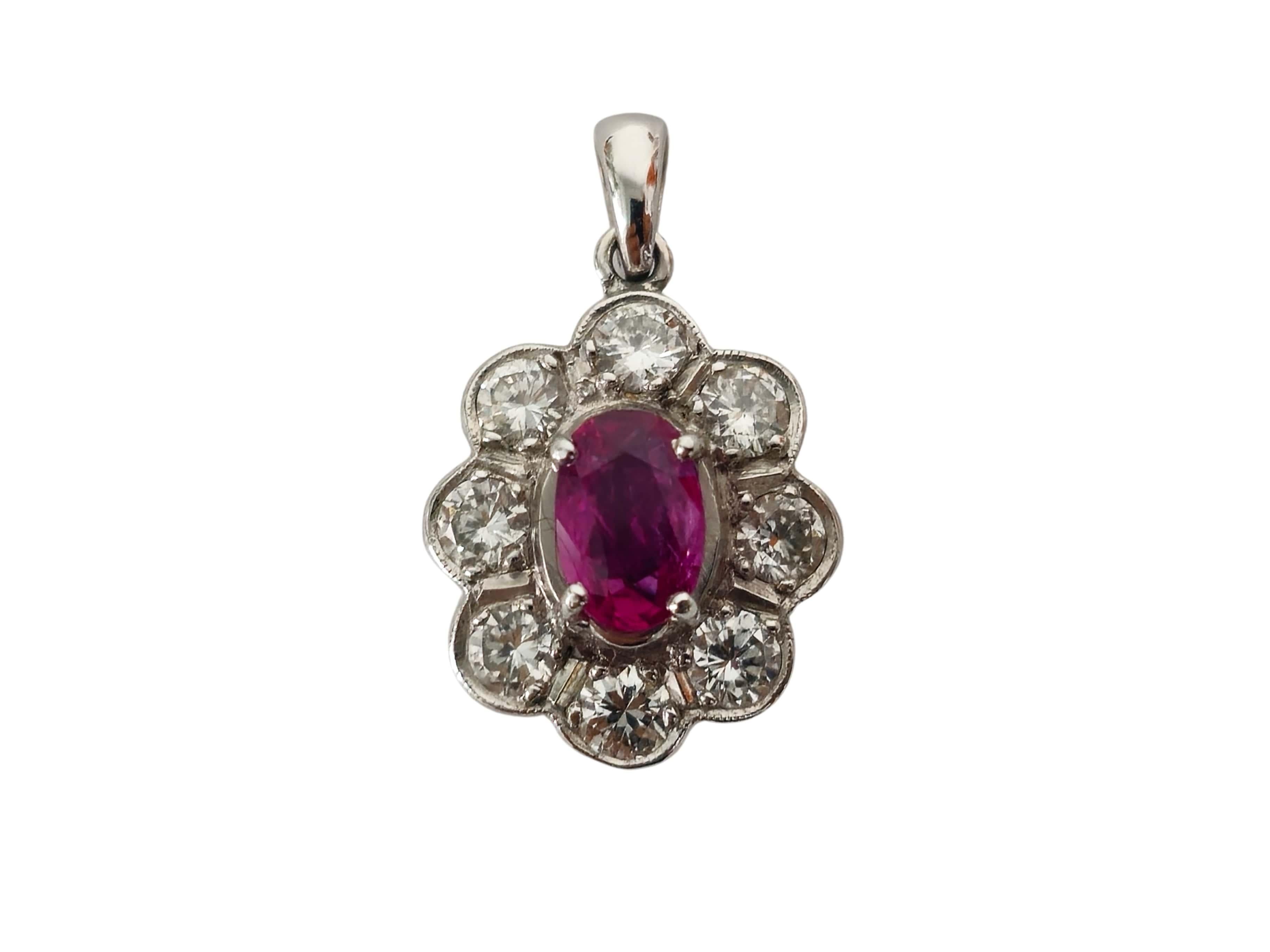 Pendentif en or blanc 18 carats, rubis non chauffé et diamant blanc Excellent état - En vente à Miami, FL