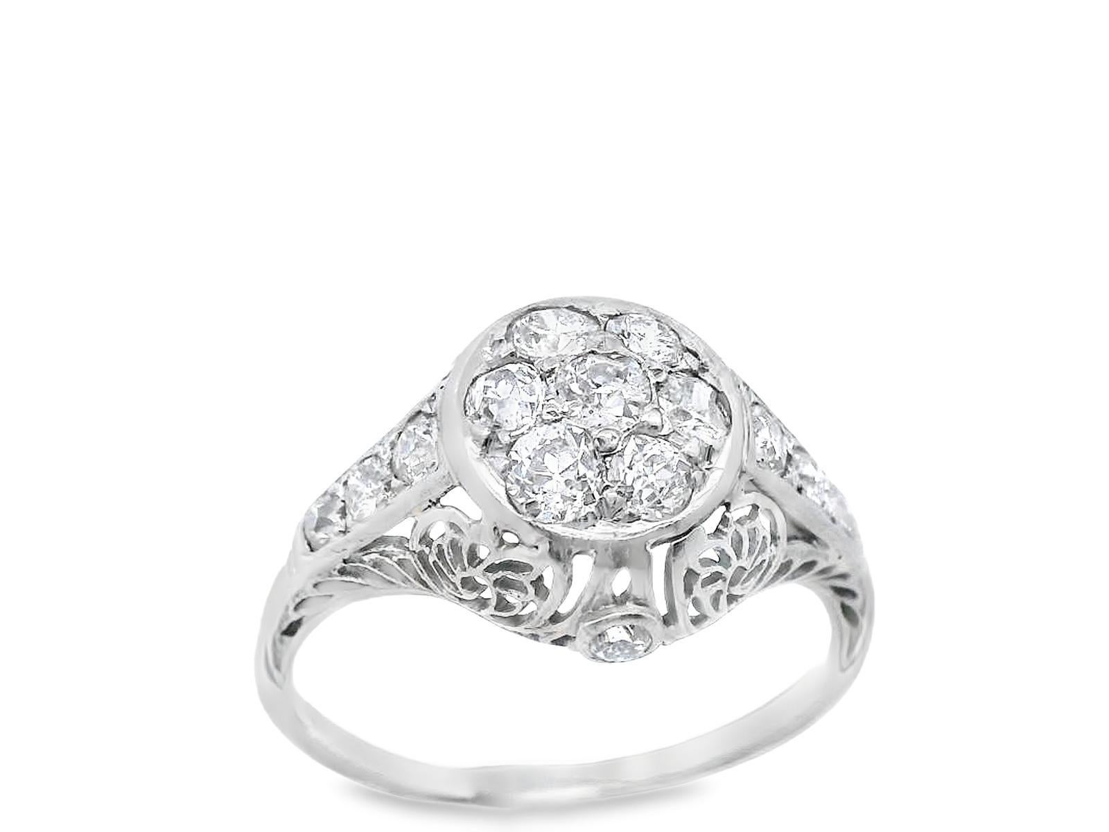 Bague de fiançailles en or blanc 18 carats avec grappe de diamants taille européenne ancienne en vente 2