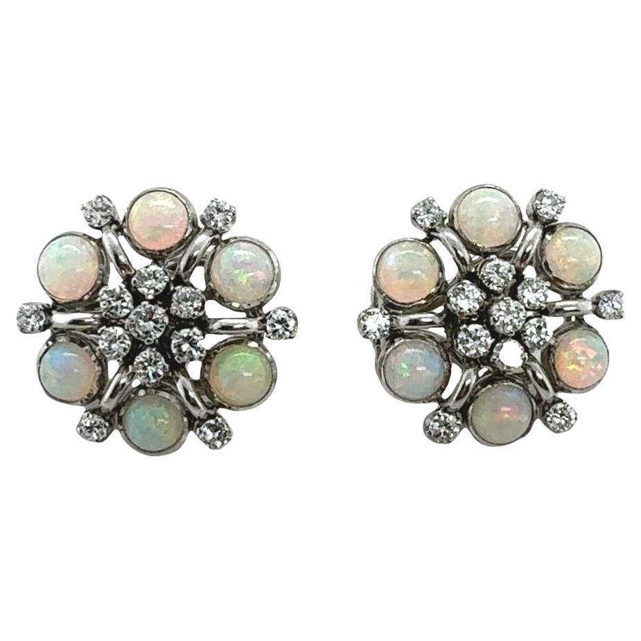 Pendientes de oro blanco de 18 quilates con ópalo y diamantes de mediados de siglo