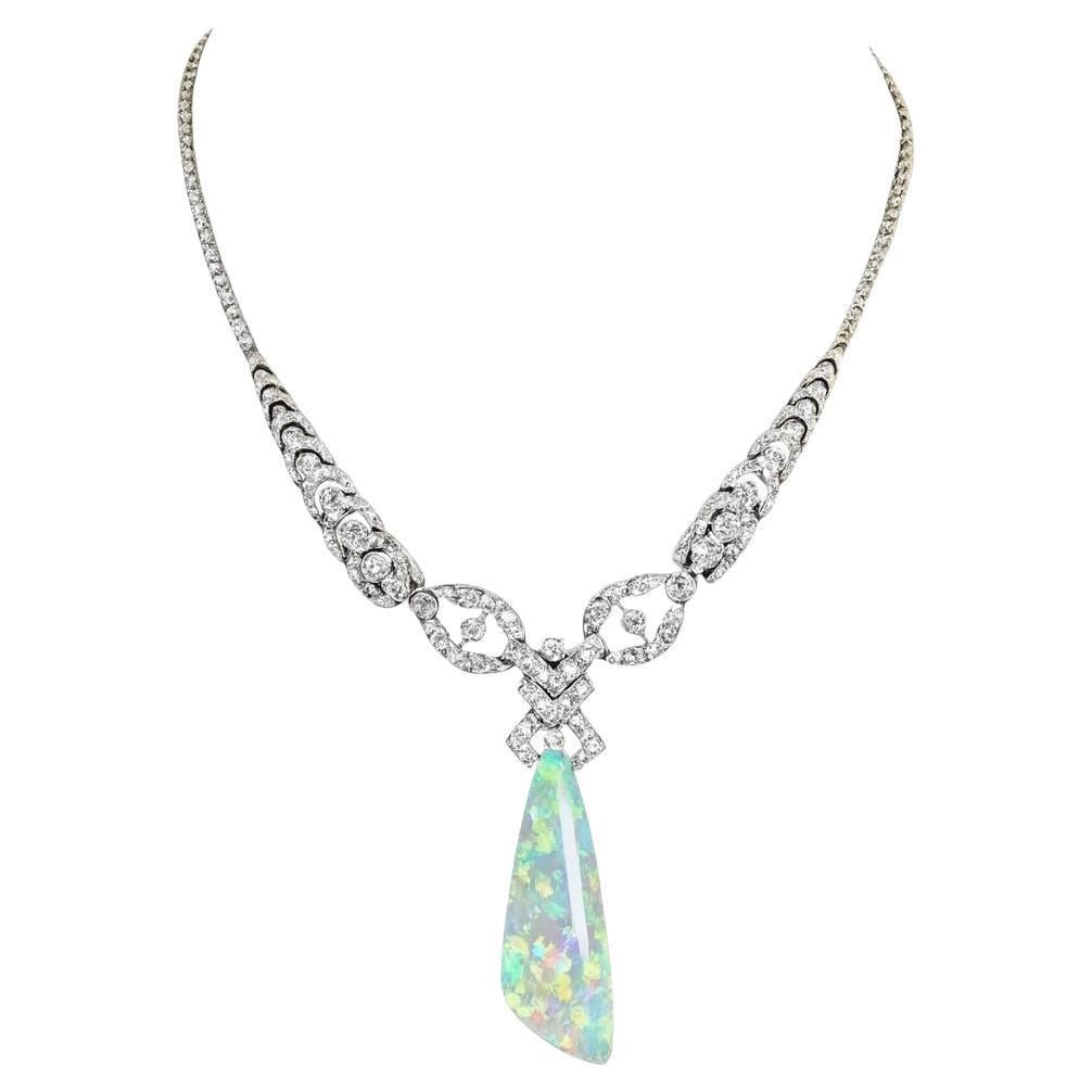 Collana con opale e diamanti in oro bianco 18 carati in vendita