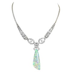 Collier en or blanc 18 carats avec opales et diamants