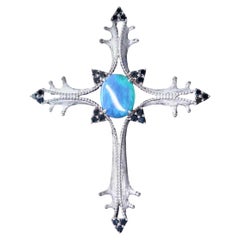 18 Karat Weißgold Opal & Blauer Saphir Kreuz-Anhänger Halskette mit Diamanten