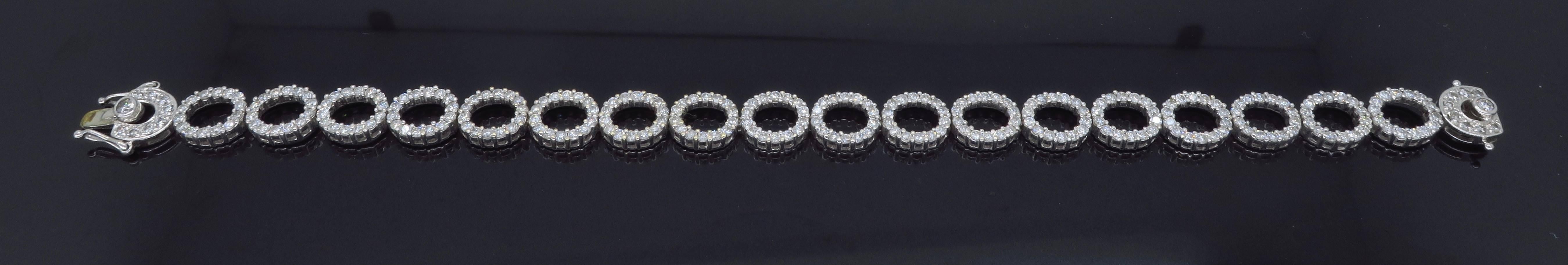 Round Cut 18 Karat White Gold Open Circle 4 Carat Diamond Bracelet