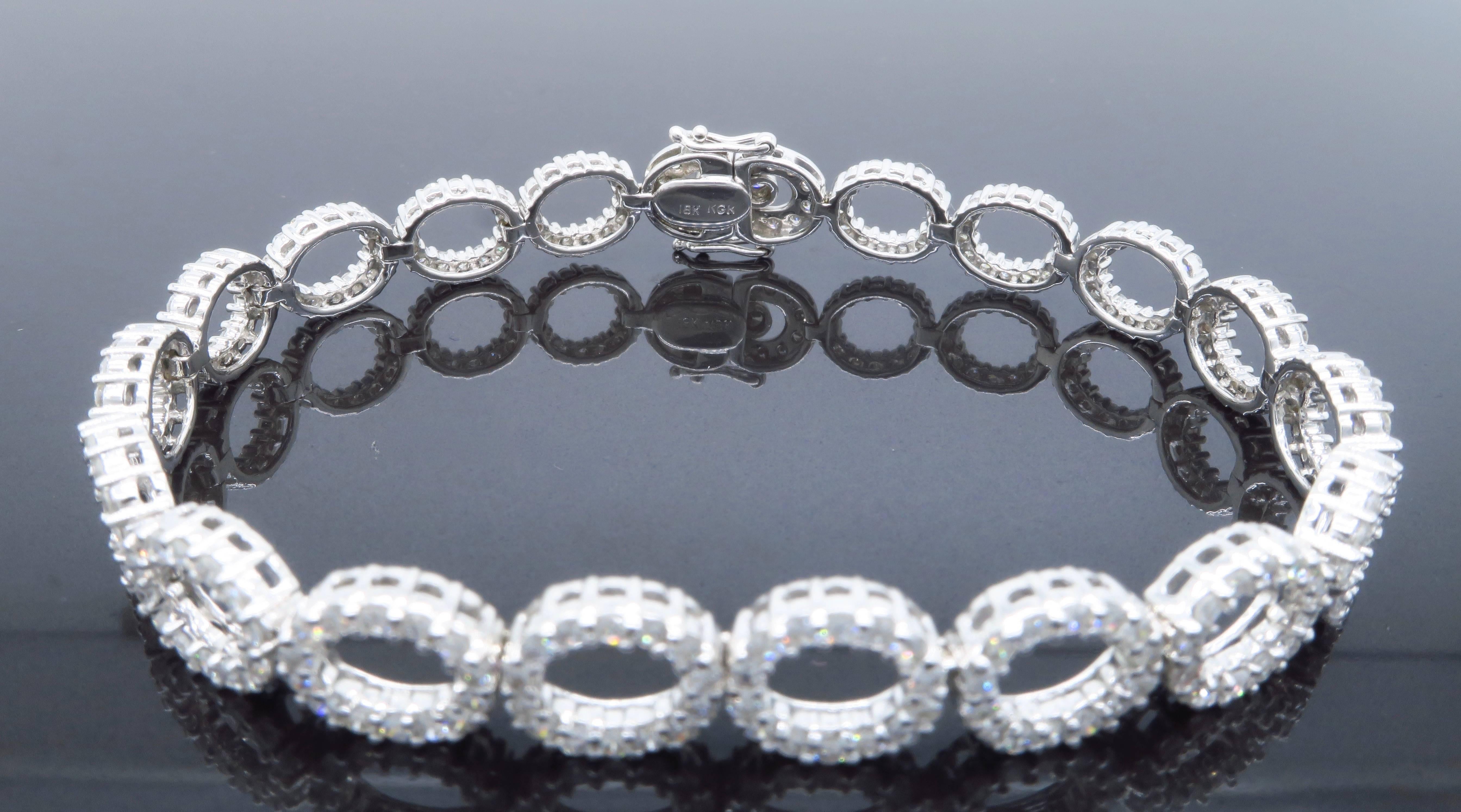 Women's 18 Karat White Gold Open Circle 4 Carat Diamond Bracelet