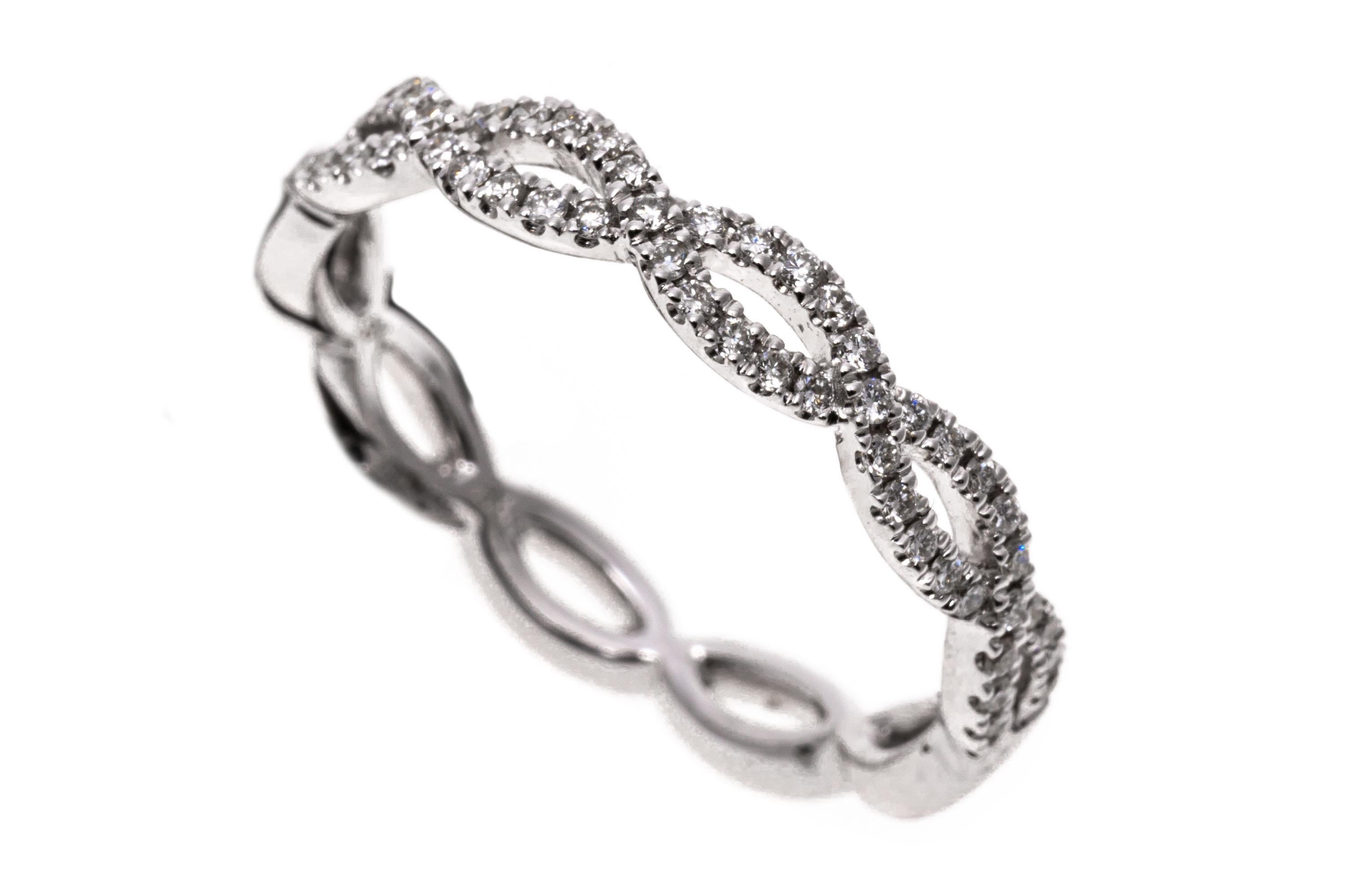 Round Cut 18k White Gold Open Twisted Band Ring Set with Diamonds, App. 0.12 TCW For Sale