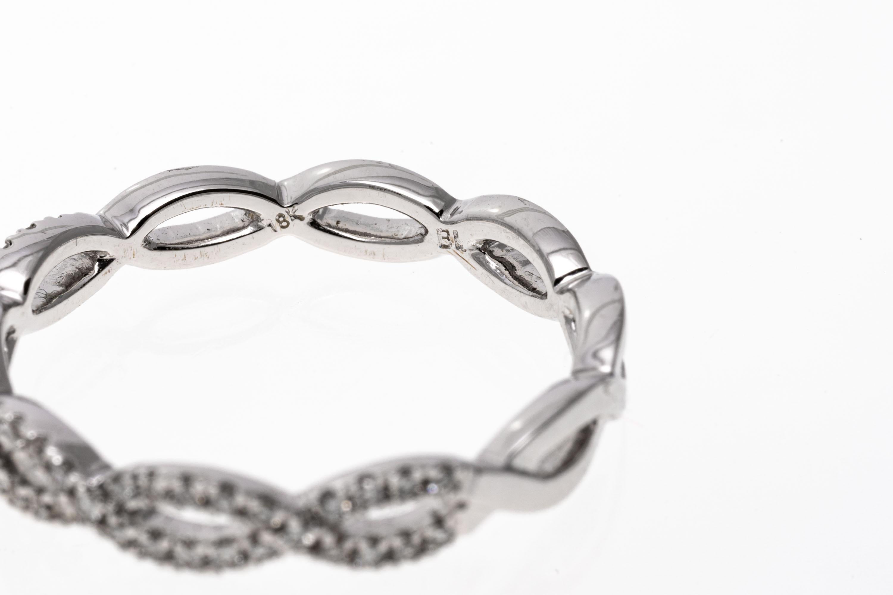 18 Karat Weißgold Offener, gedrehter Bandring mit Diamanten, App. 0,12 TCW im Zustand „Gut“ im Angebot in Fairfield, CT