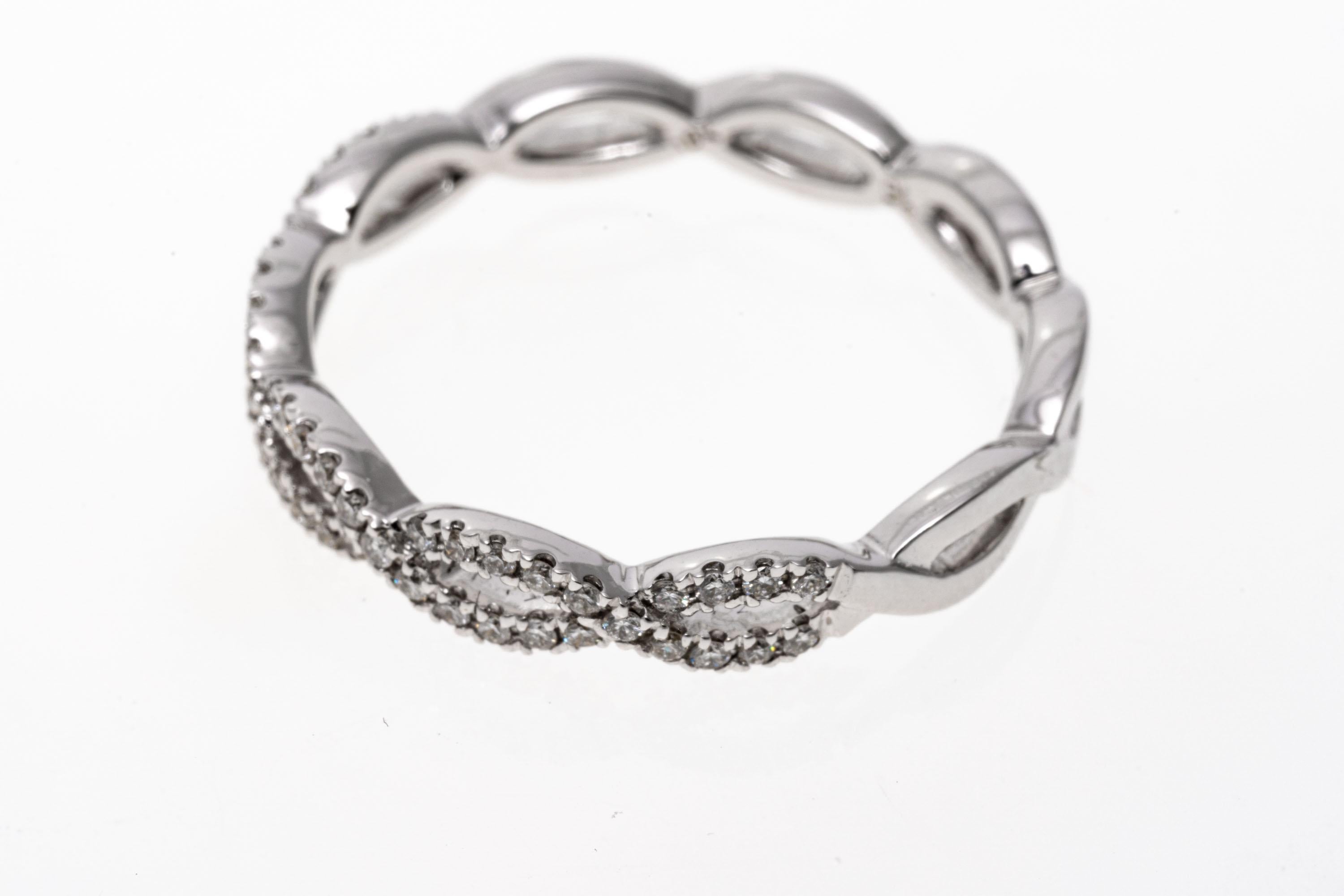 18k White Gold Open Twisted Band Ring Set with Diamonds, App. 0.12 TCW For Sale 1