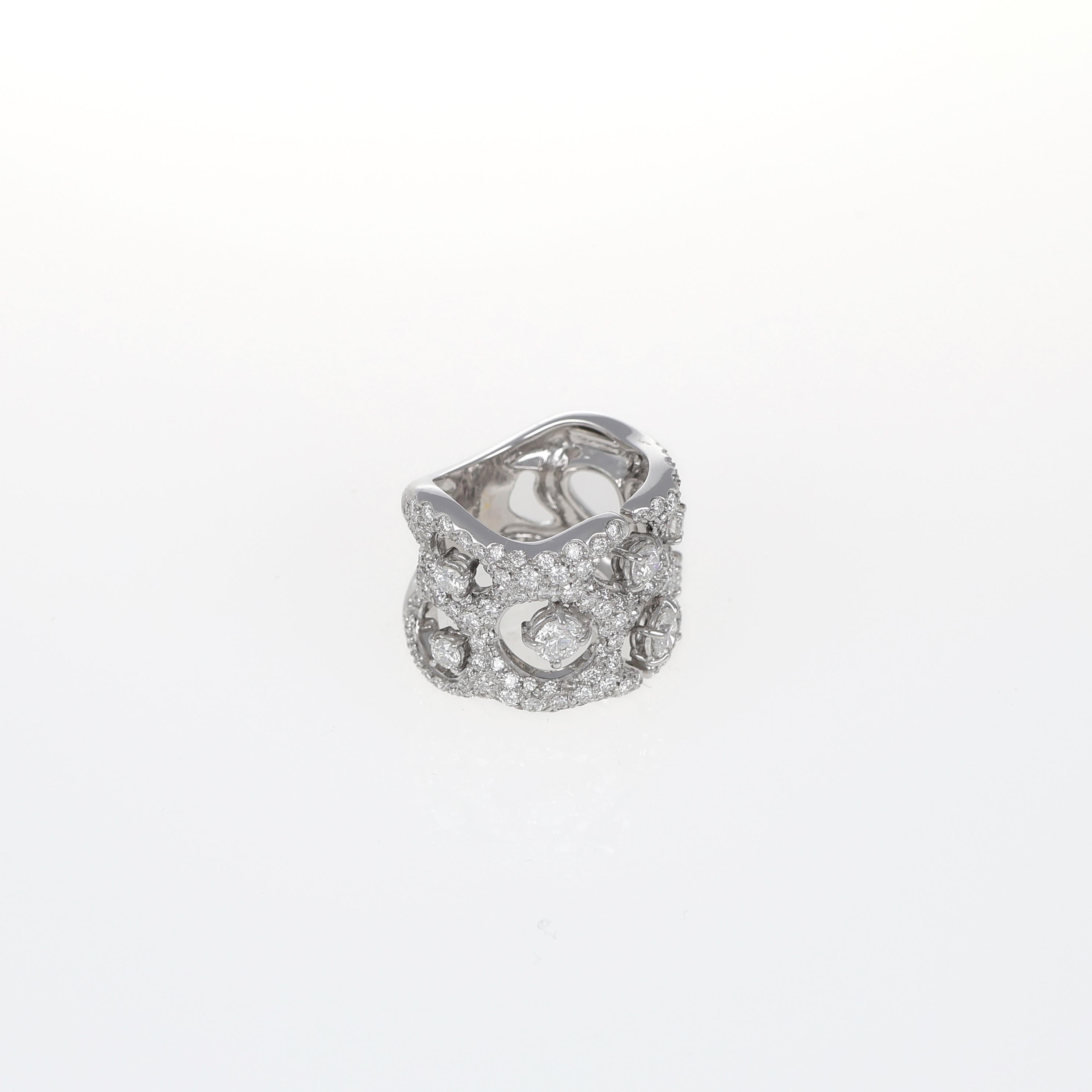 18K White Gold Openwork Diamond Pavé Ring For Sale 1