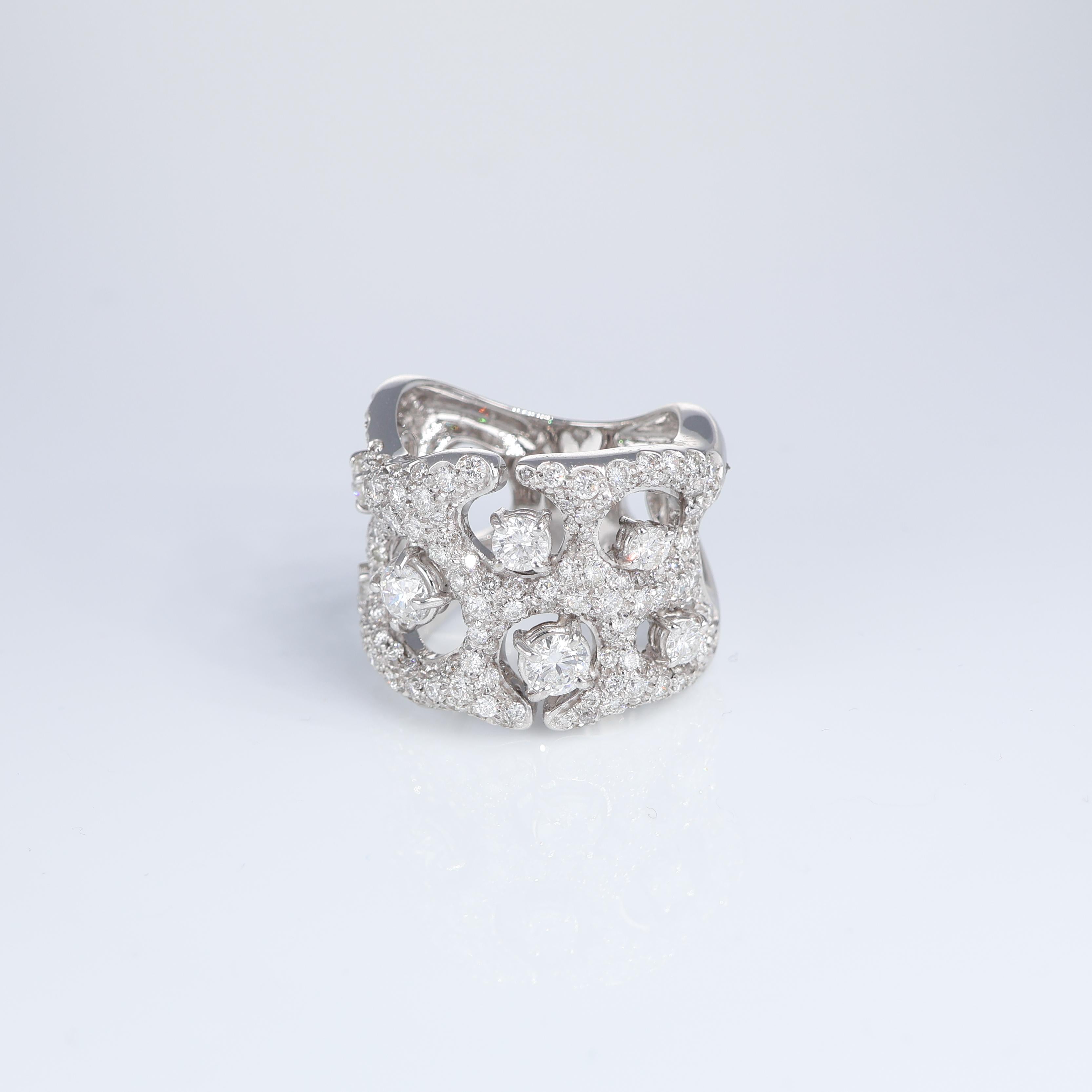 18K White Gold Openwork Diamond Pavé Ring For Sale 2