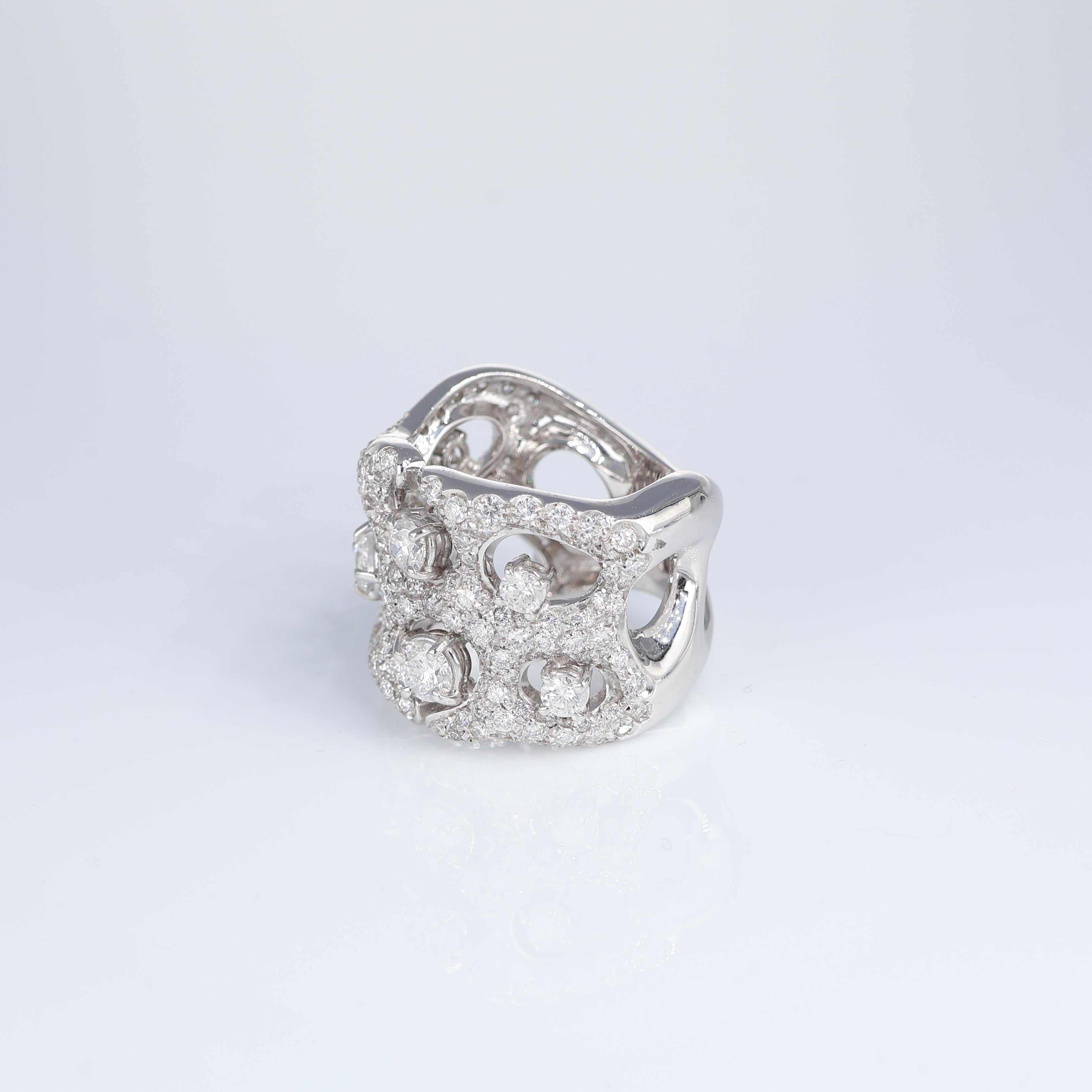 18K White Gold Openwork Diamond Pavé Ring For Sale 3