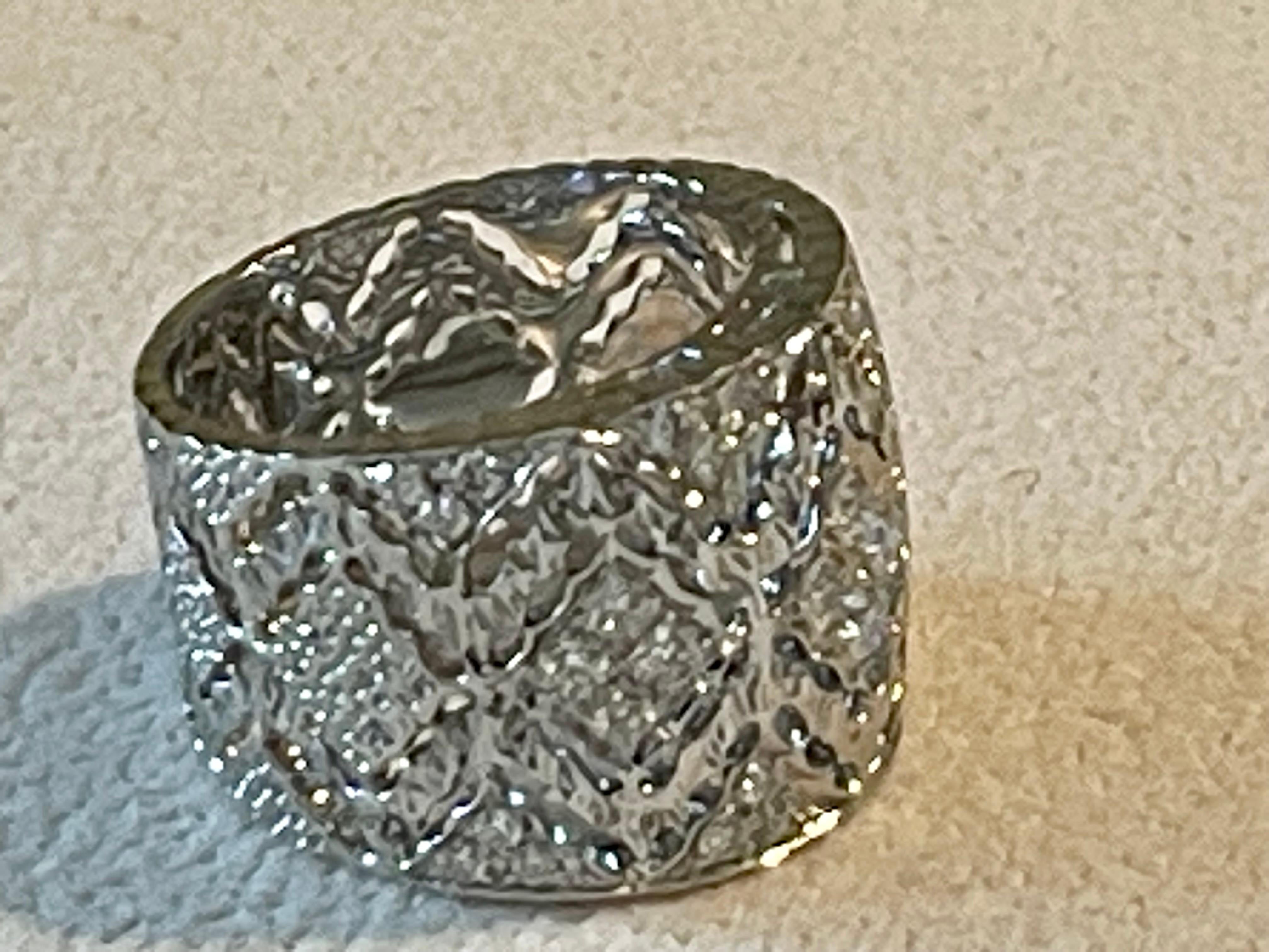 18K white Gold openwork filligree Band Ring Diamonds In New Condition For Sale In Zurich, Zollstrasse