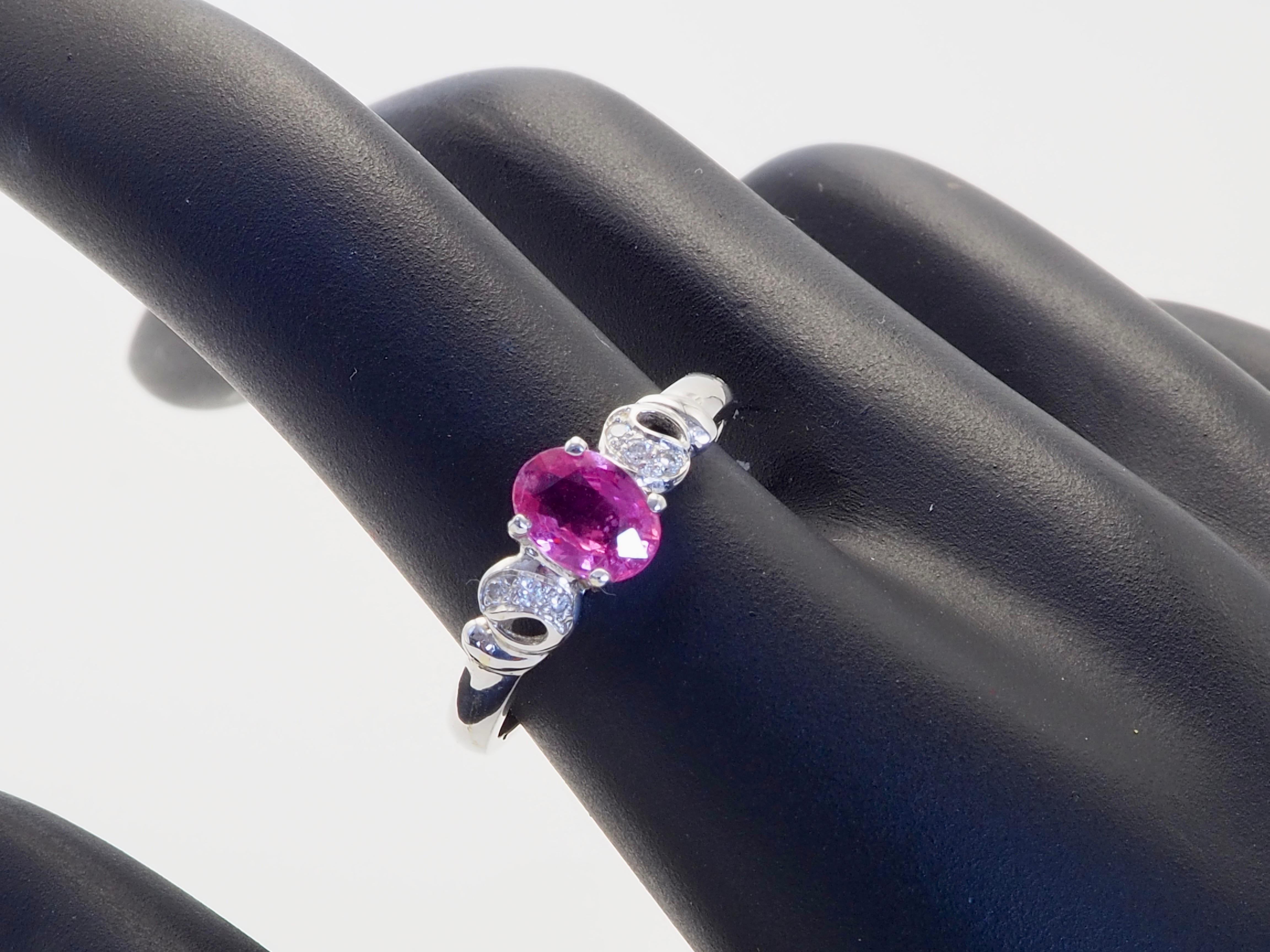 Anello Eleg in oro bianco 18 carati con zaffiro rosa ovale da 0,92 carati e diamante da 0,06 carati in vendita 3