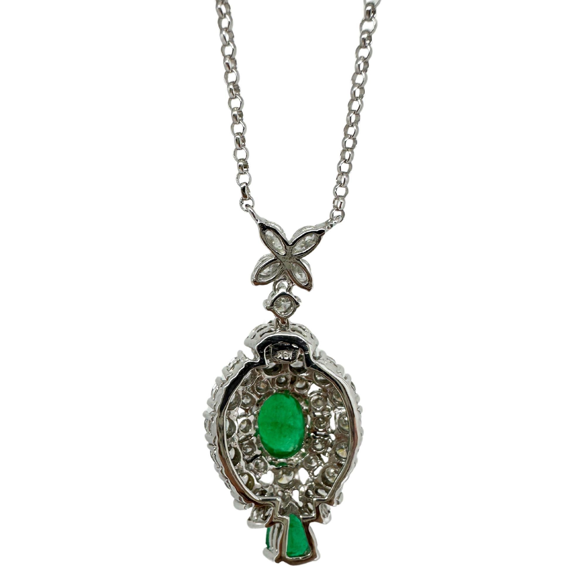 Taglio misto Collana di smeraldi e diamanti in oro bianco 18K con taglio ovale e a pera in vendita