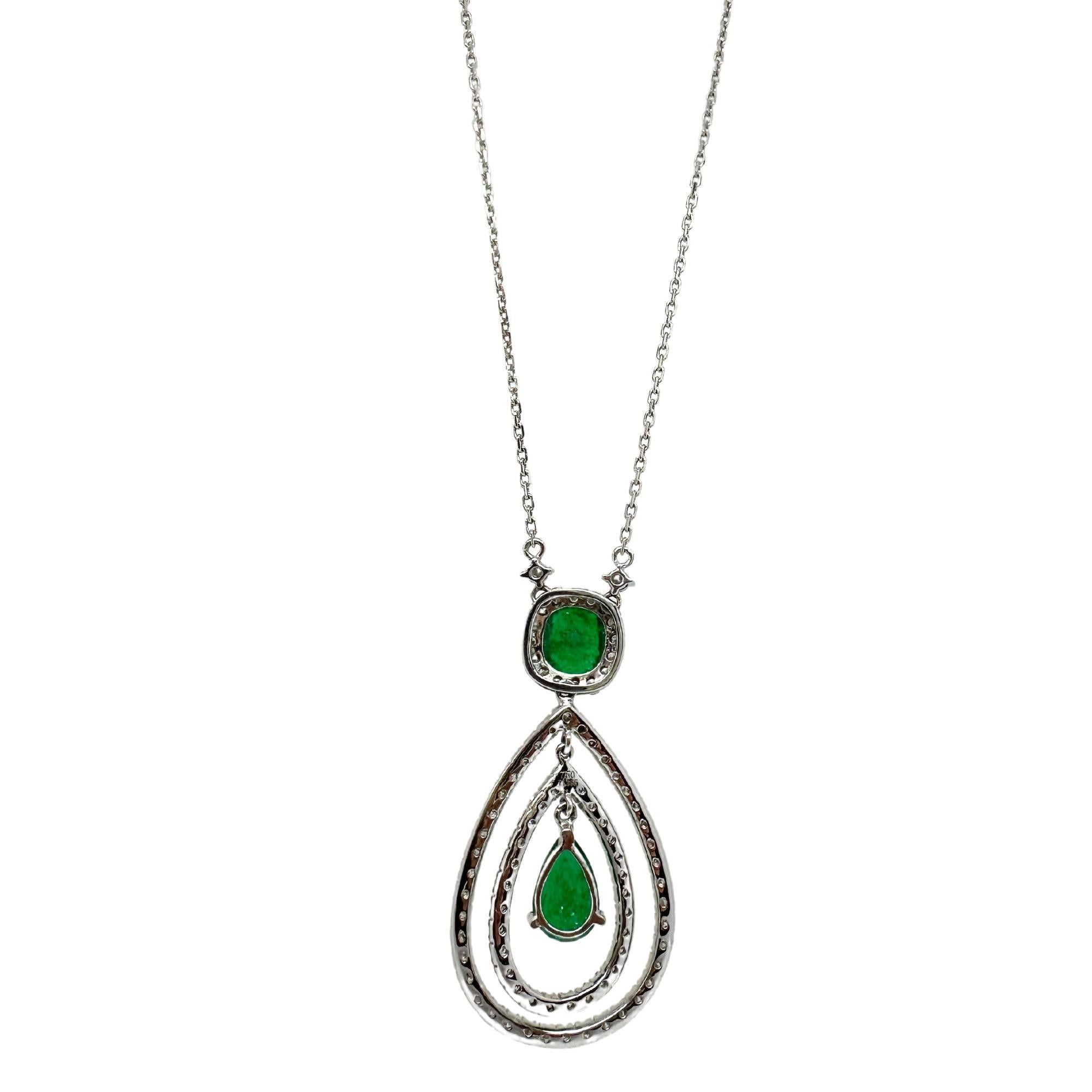 Collana di smeraldi e diamanti in oro bianco 18K con taglio ovale e a pera In condizioni buone in vendita a New York, NY
