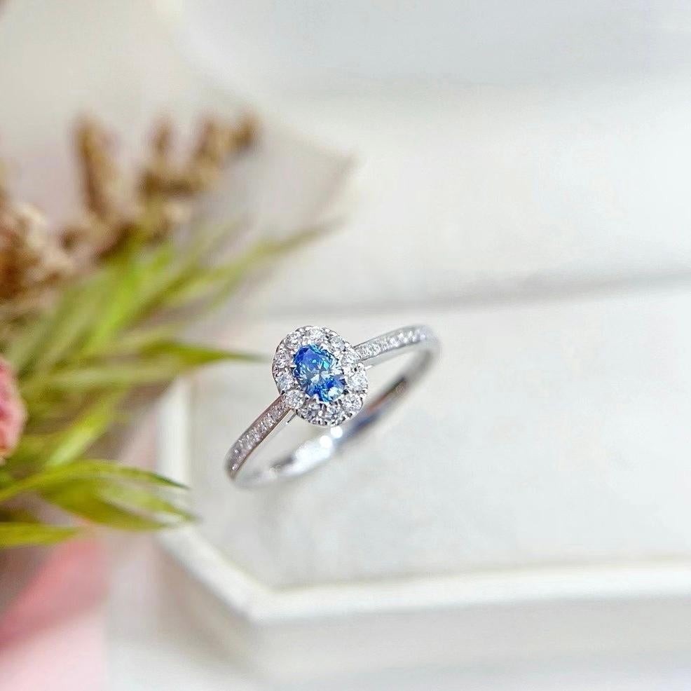 Bague jonc en or blanc 18 carats avec diamants bleus taille ovale

1 diamant bleu de taille ovale - 0,15 CT
Diamants - 0,16 CT

Or 18K - 2.11 GM