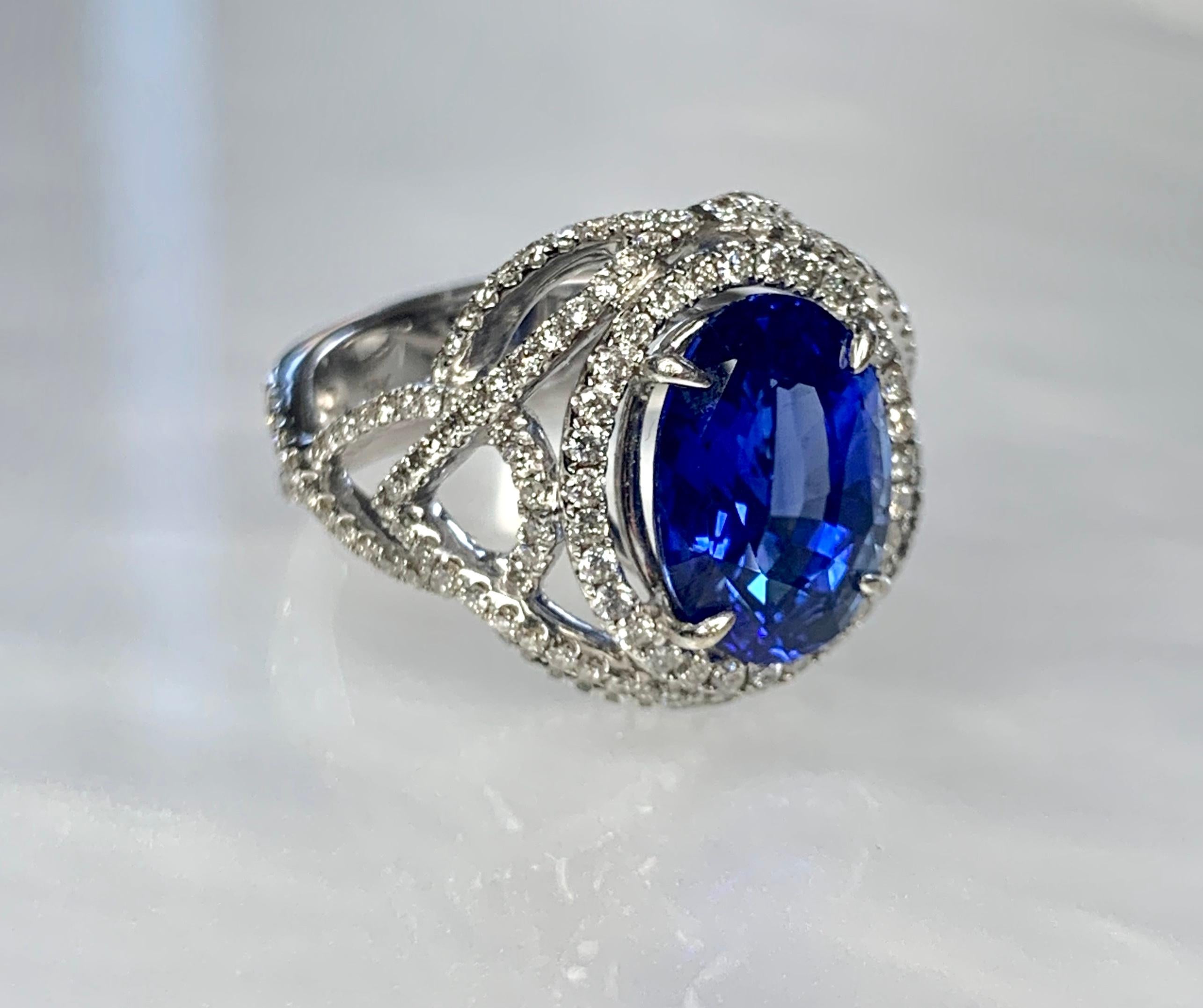 Women's 18K White Gold Oval Cut Blue Sapphire Diamond Ring For Sale